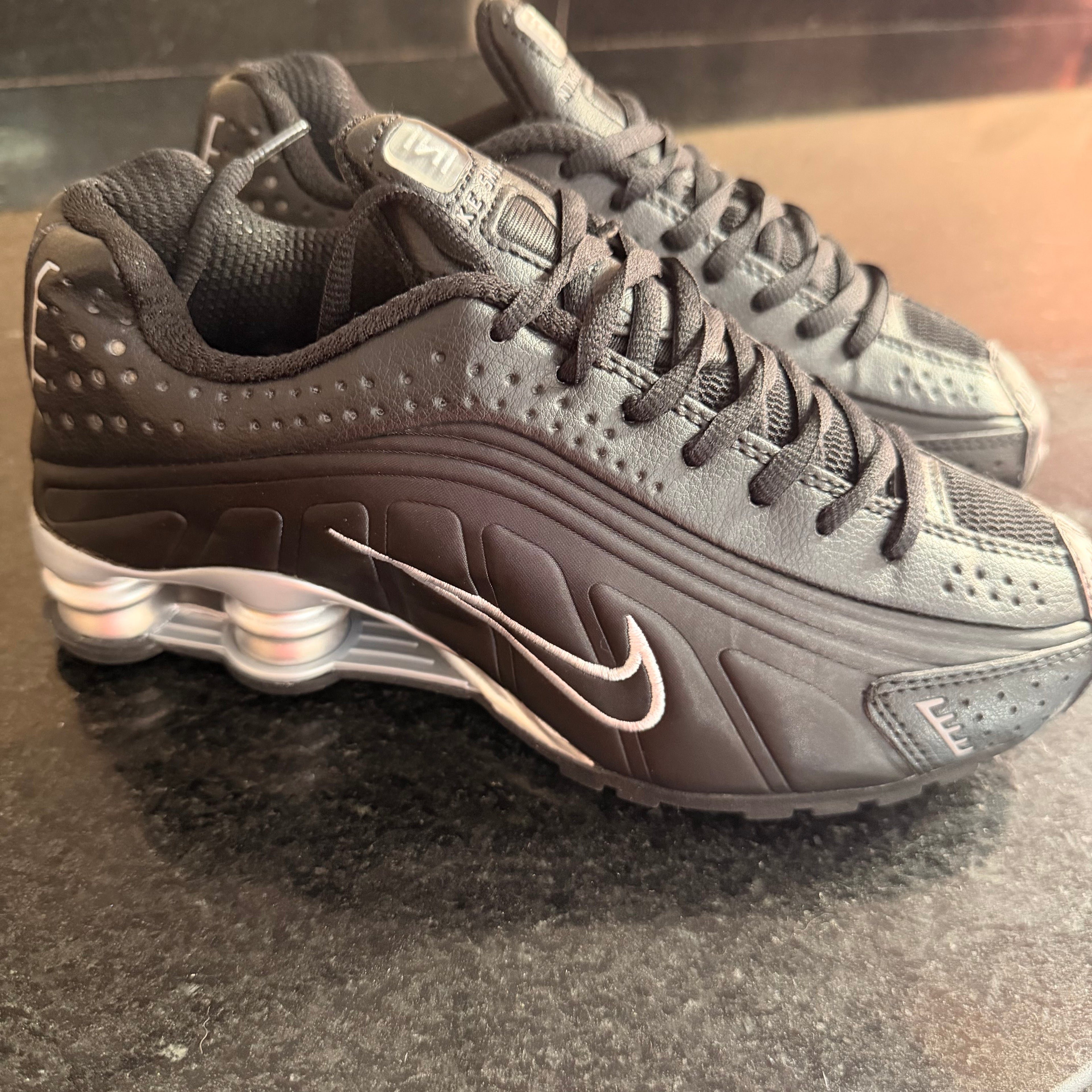 Shox R4 Black & Silver