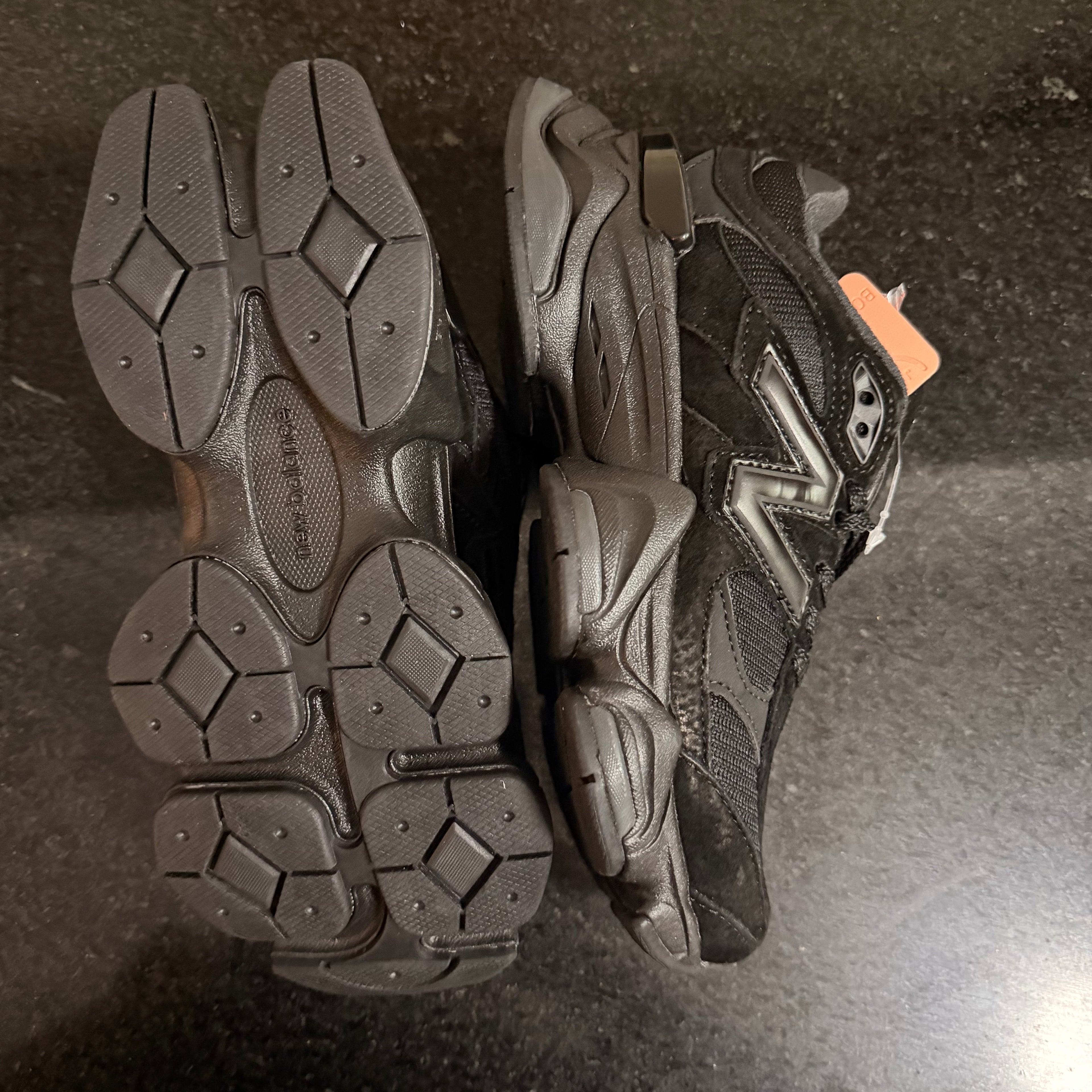 NB 9060 Black Gamuza