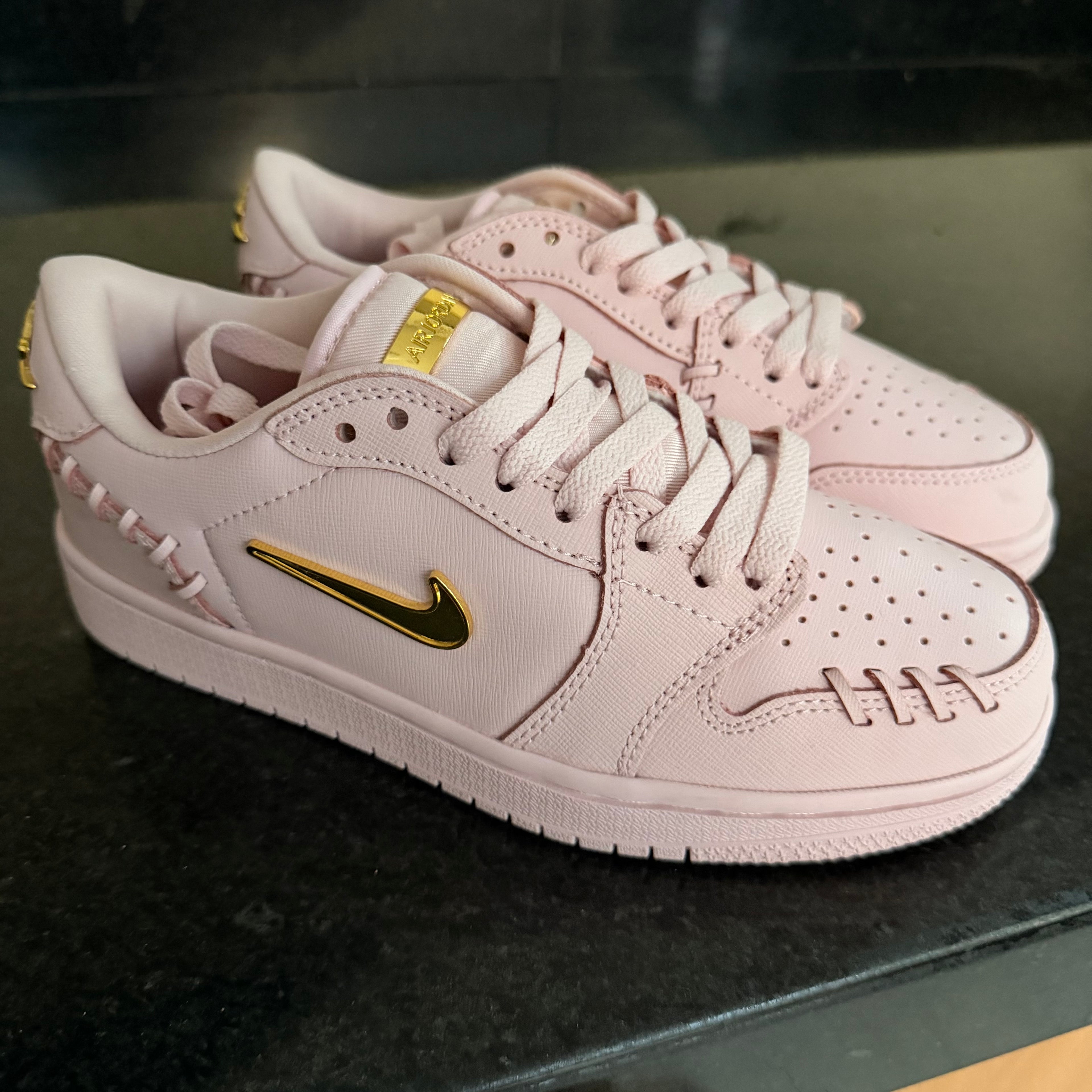 Jordan 1 Low MM Pink