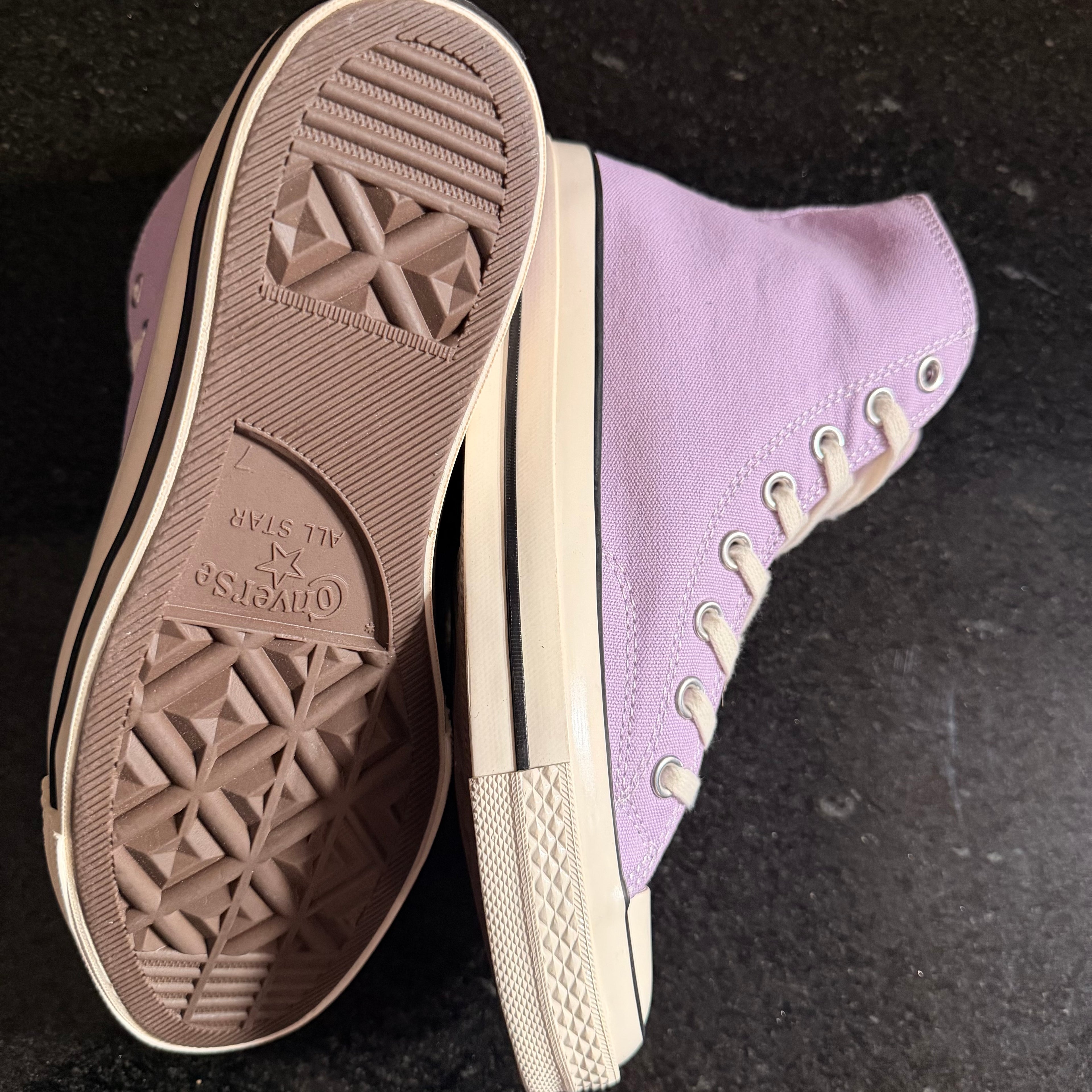Converse Lila