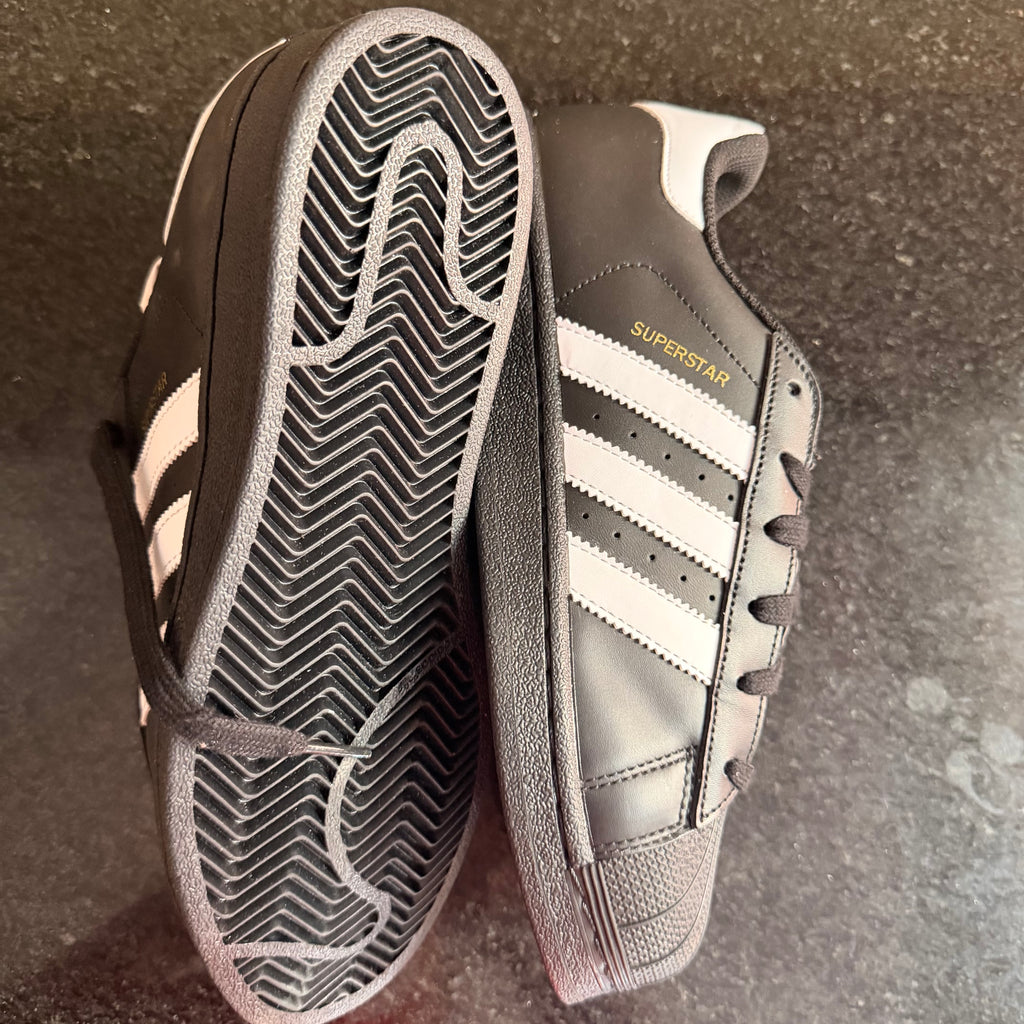 Superstar Black & White