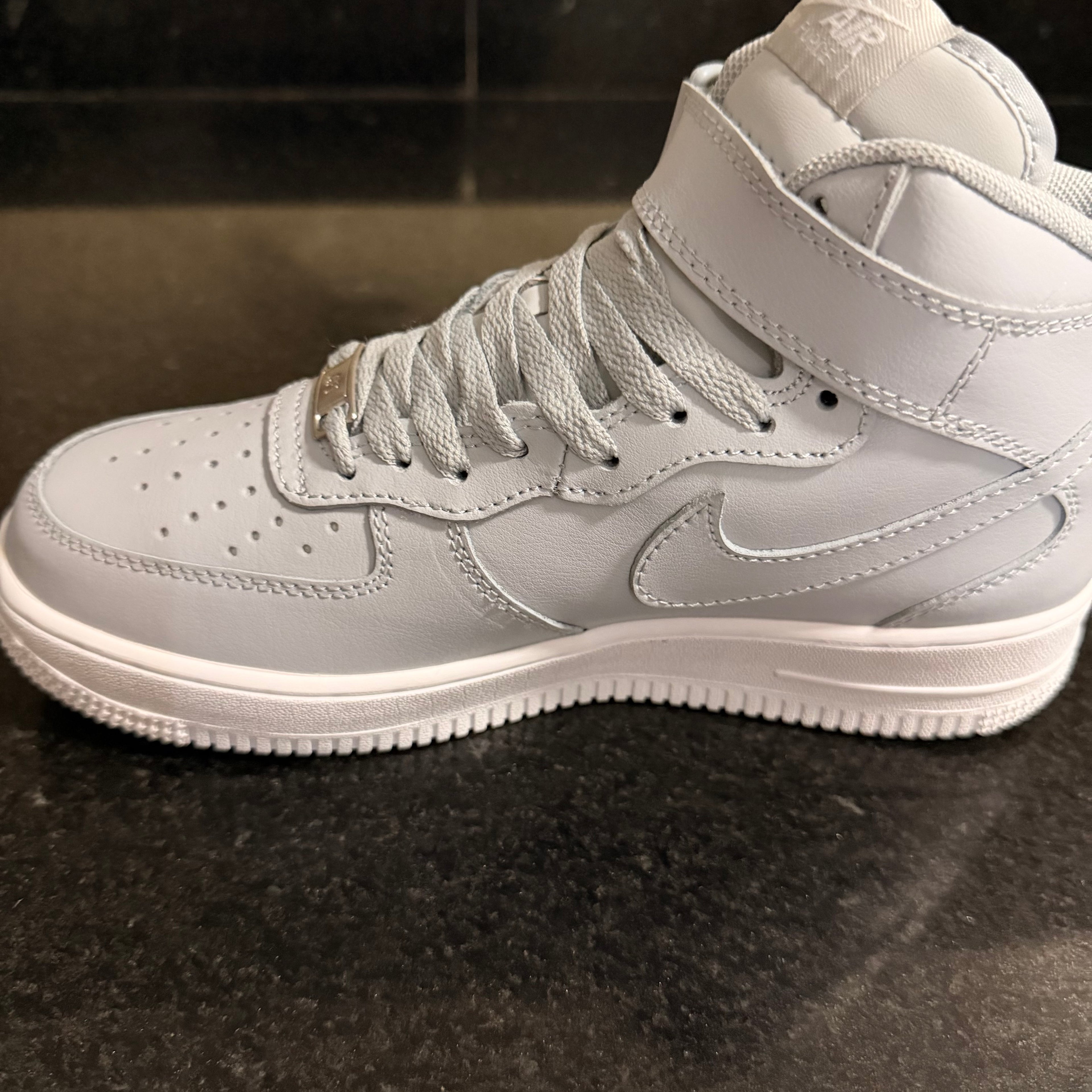 AF1 Mid Grey
