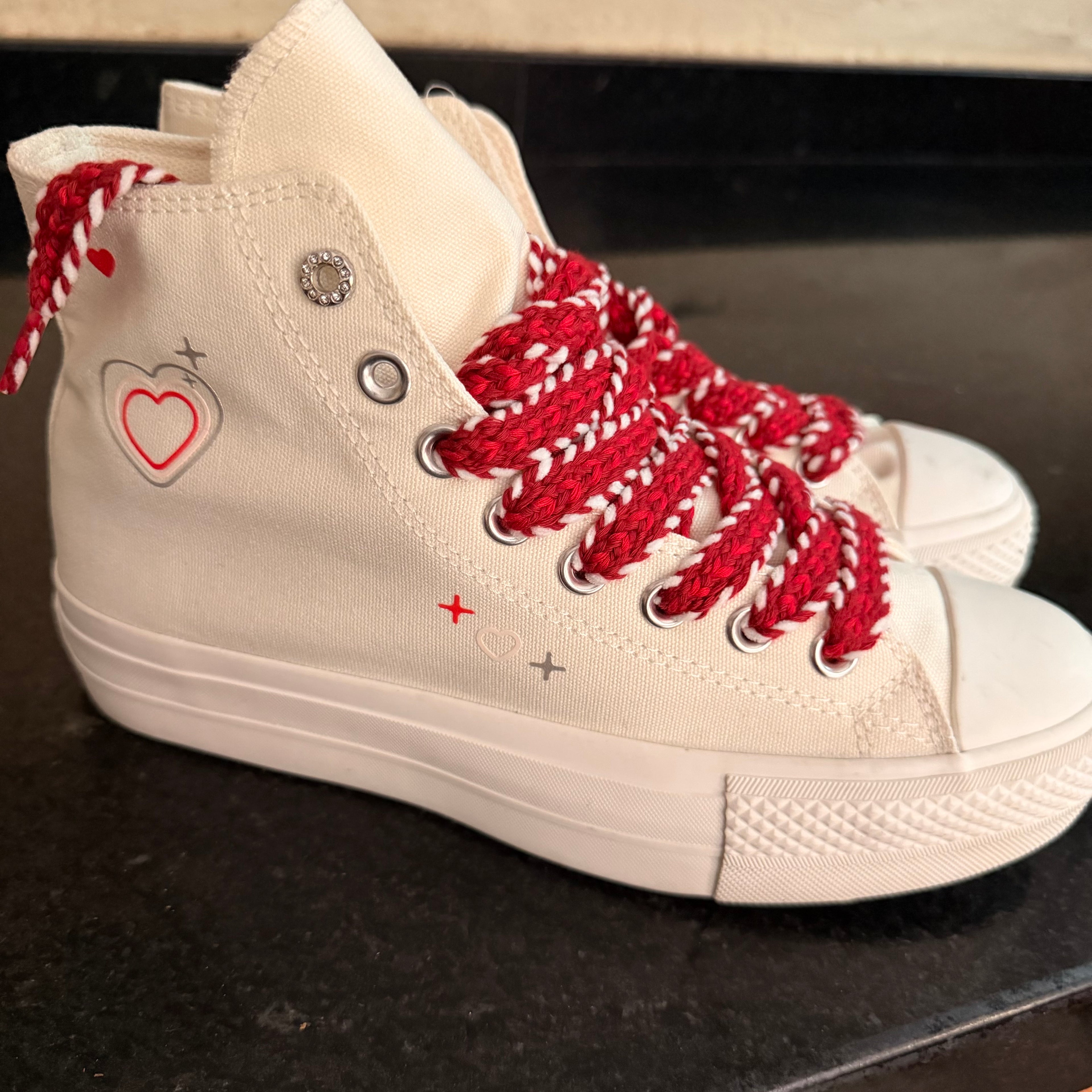Converse Mid San Valentín