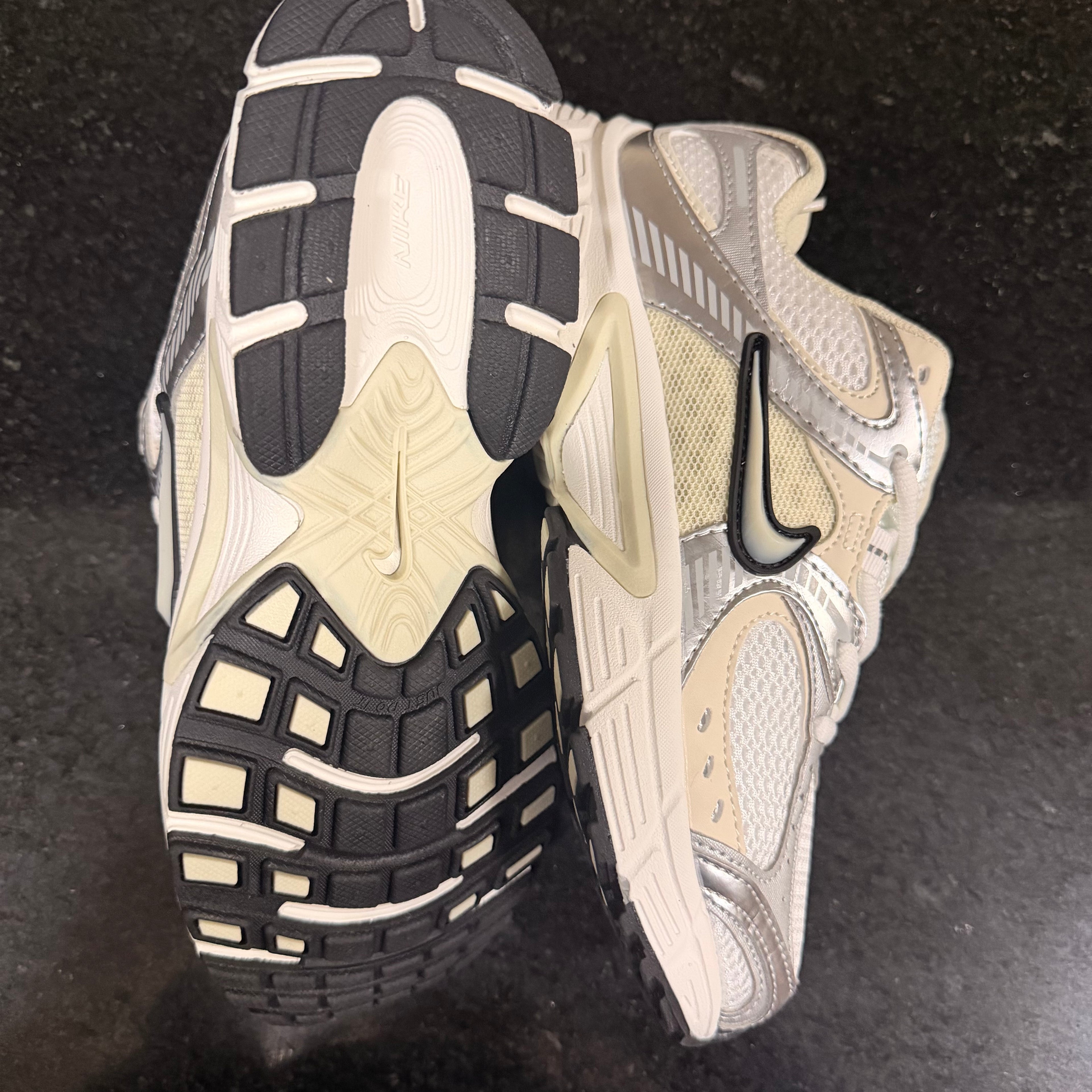 V5 Beige Silver
