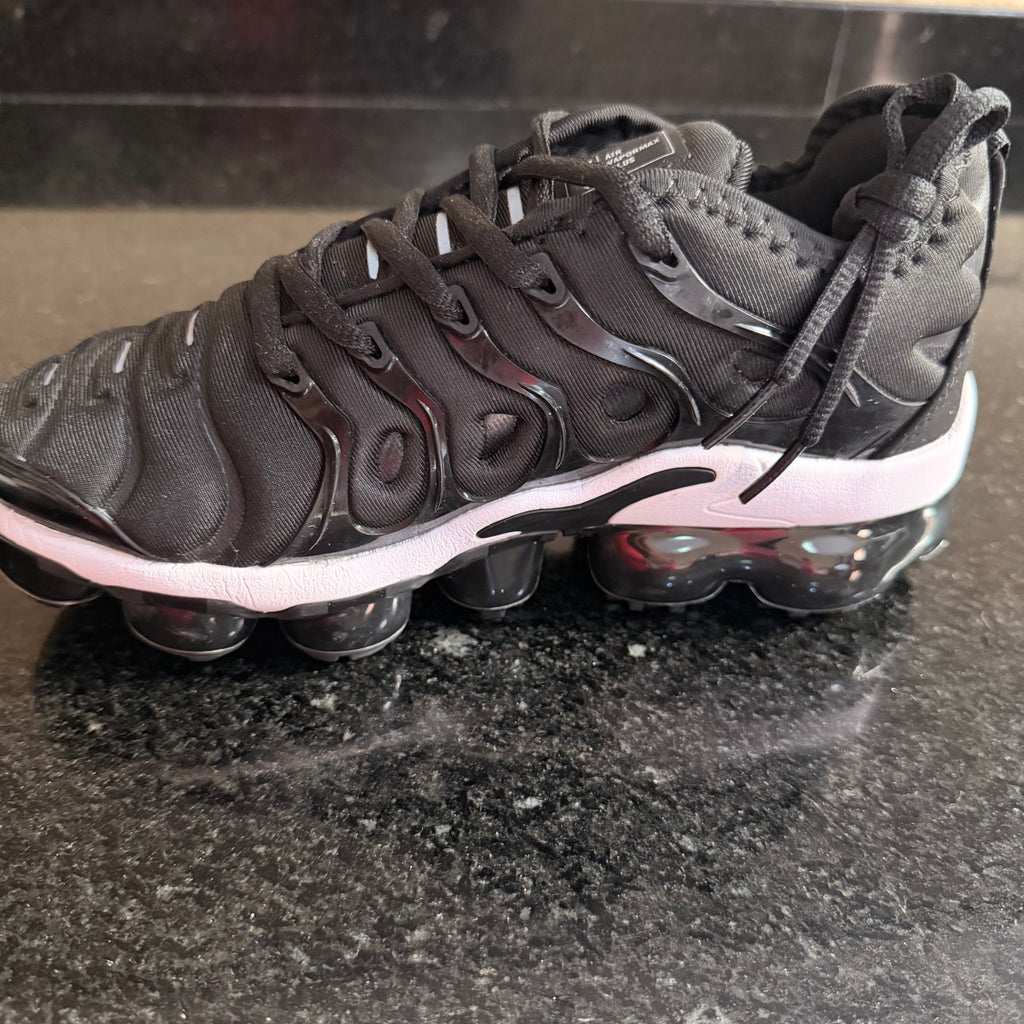 Vapor Plus Black & White