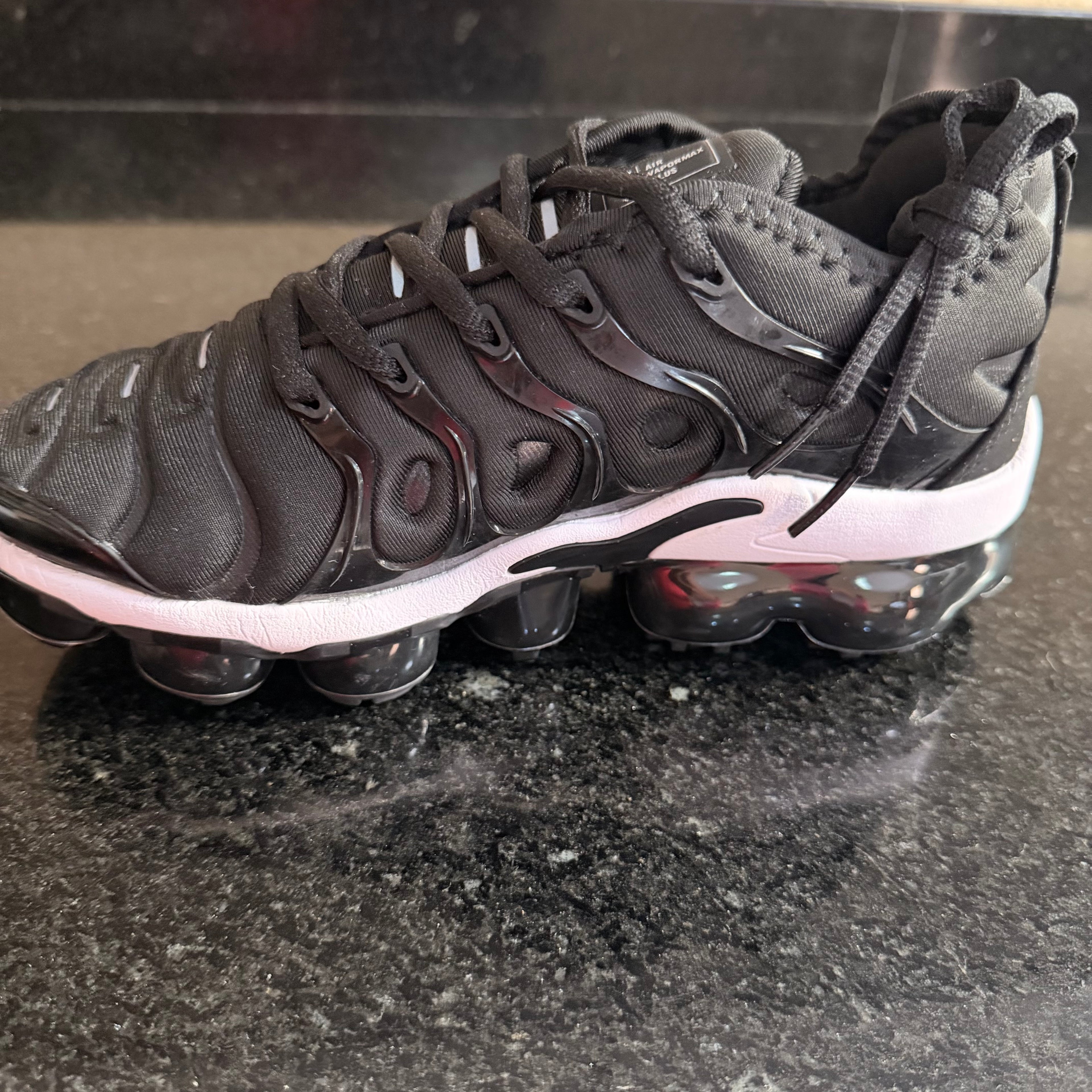 Vapor Plus Black & White