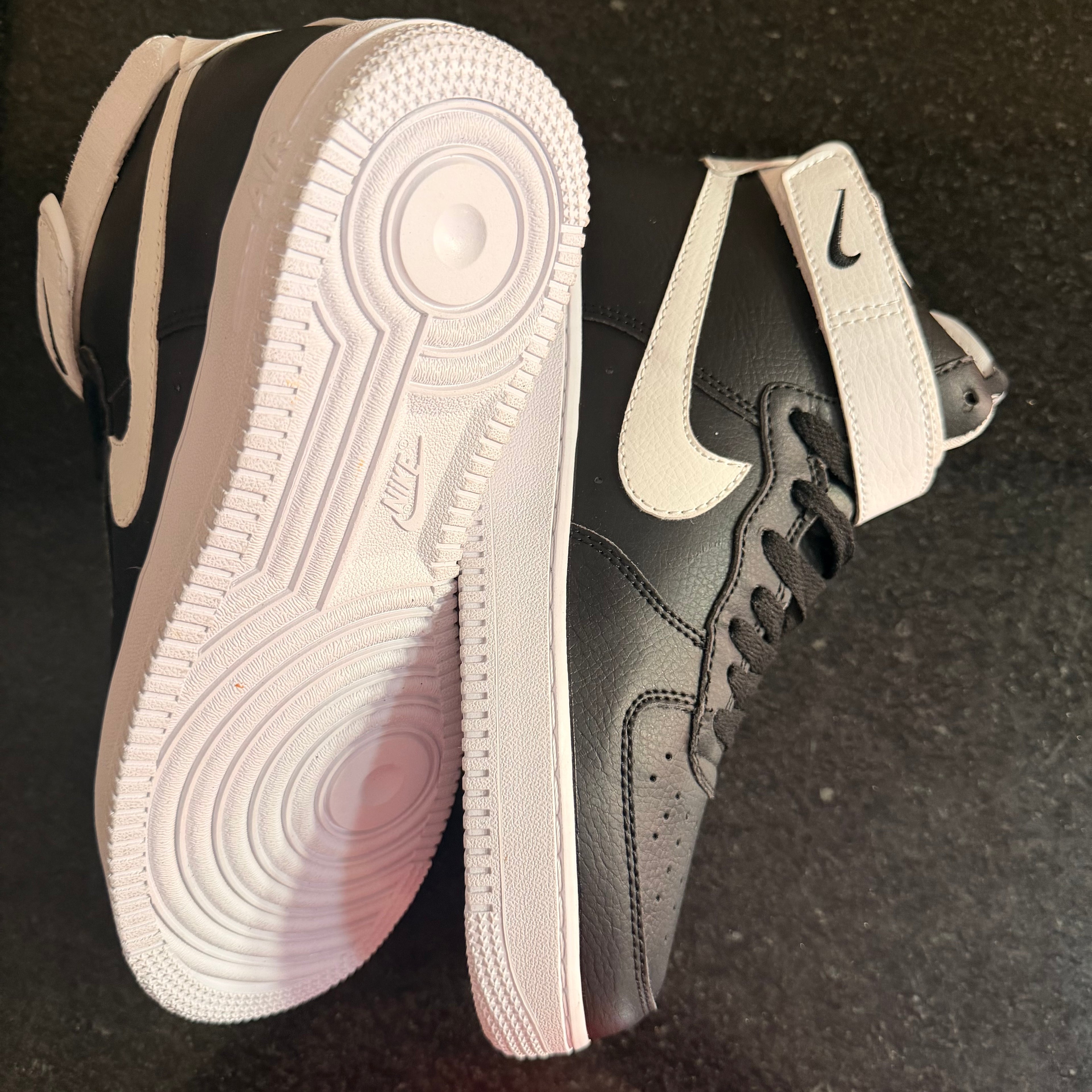 AF1 Mid Black & White
