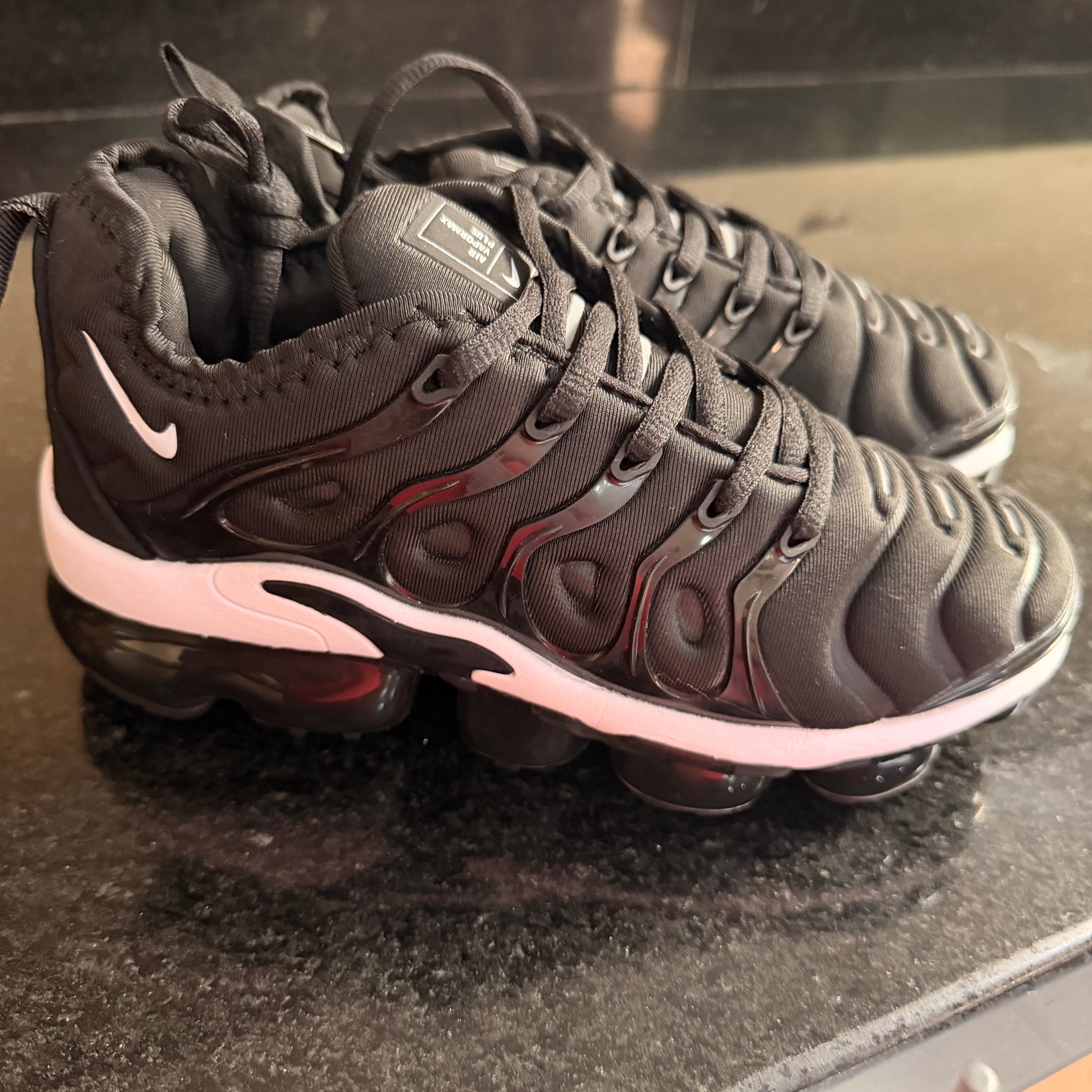 Vapor Plus Black & White