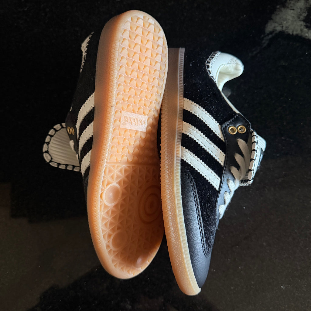 Samba Wales Pony Black