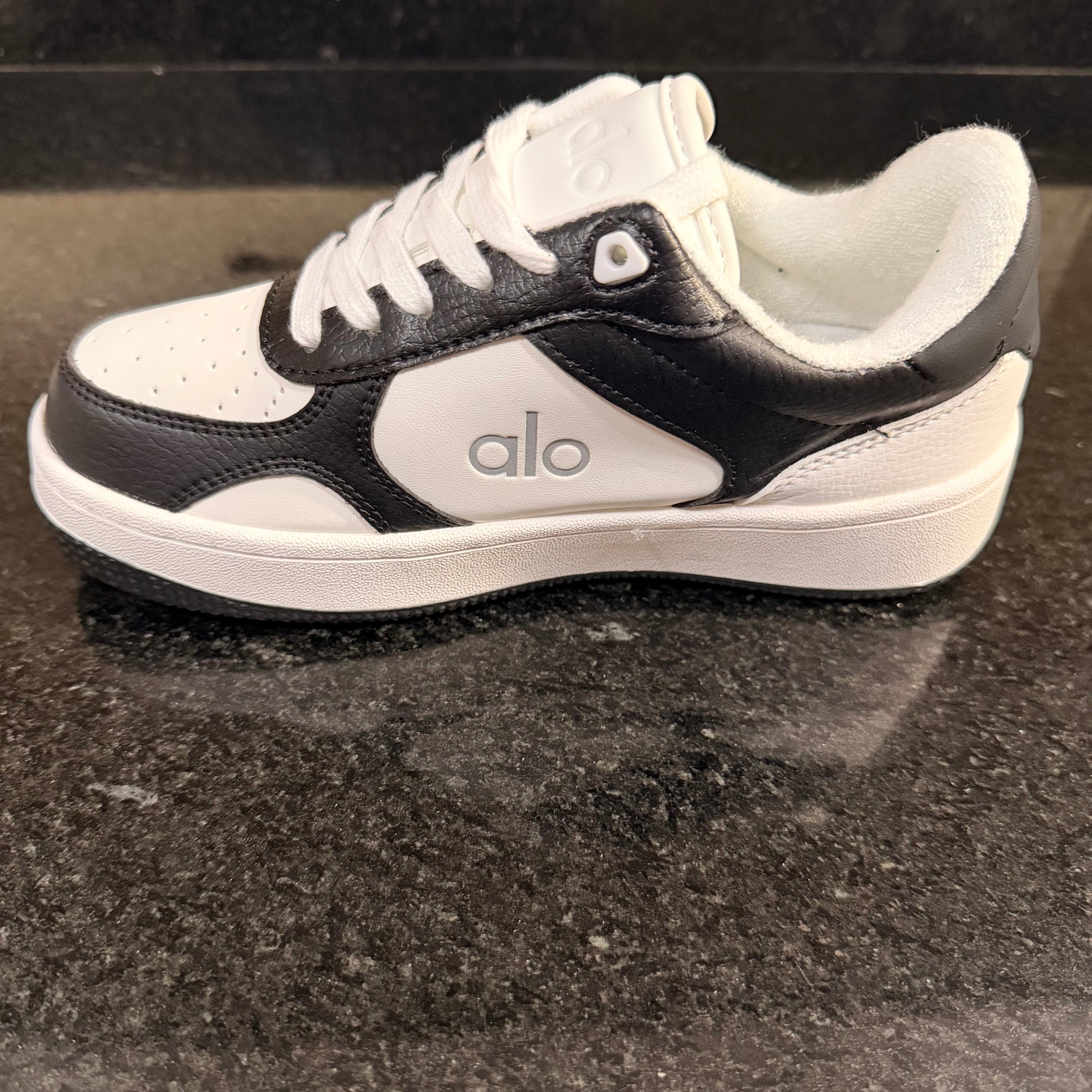 ALO Recovery  Black  White