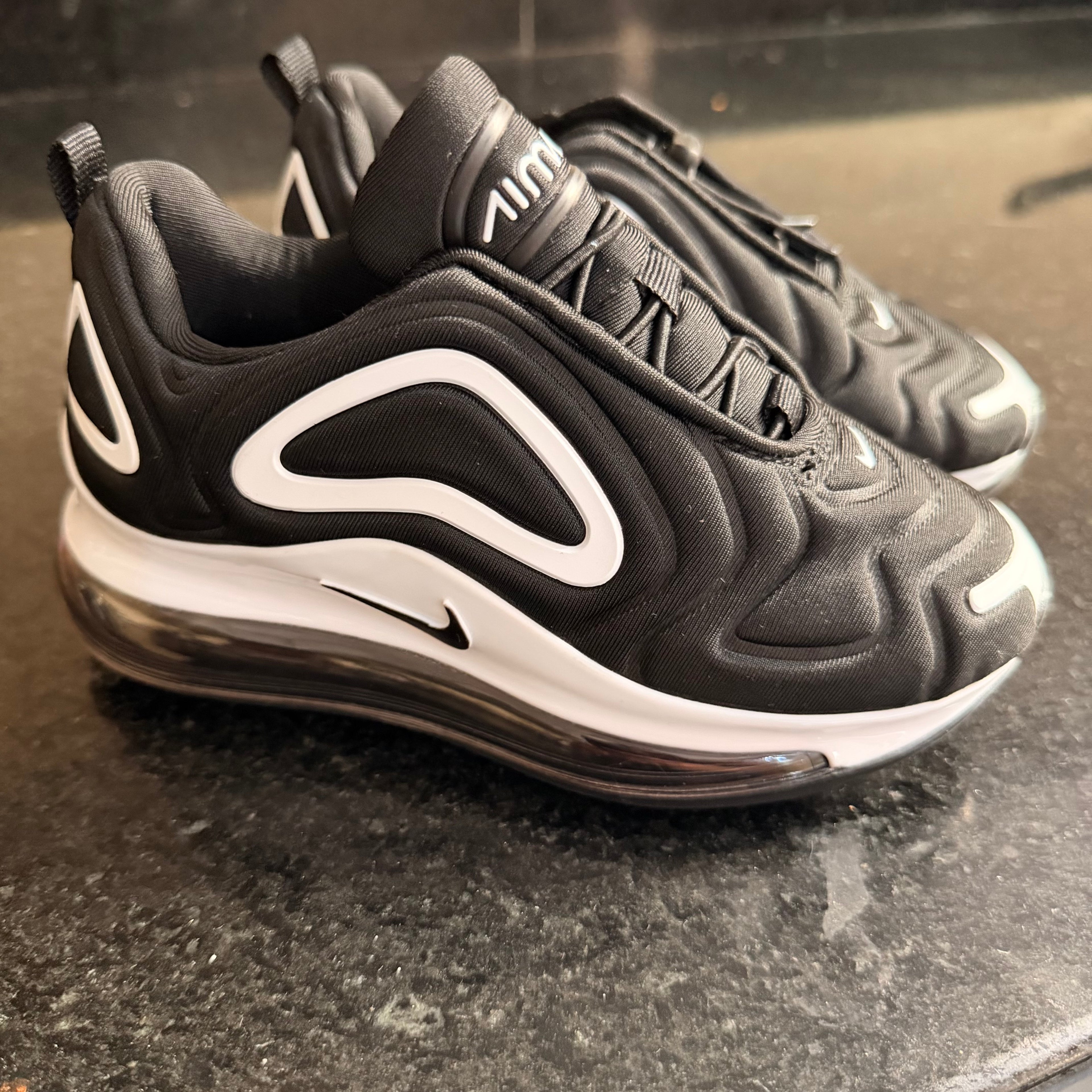 KIDS 720 Black & White