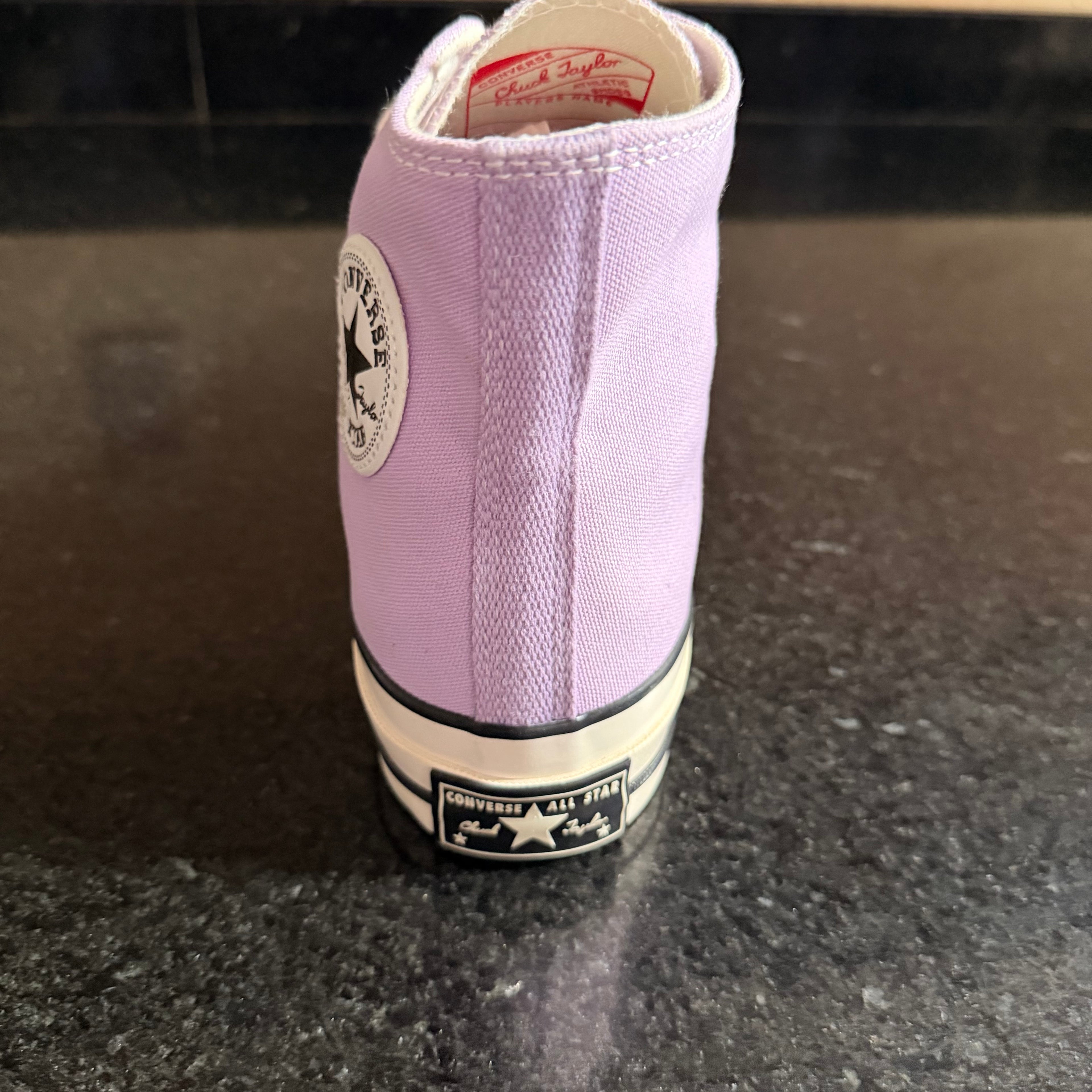 Converse Lila