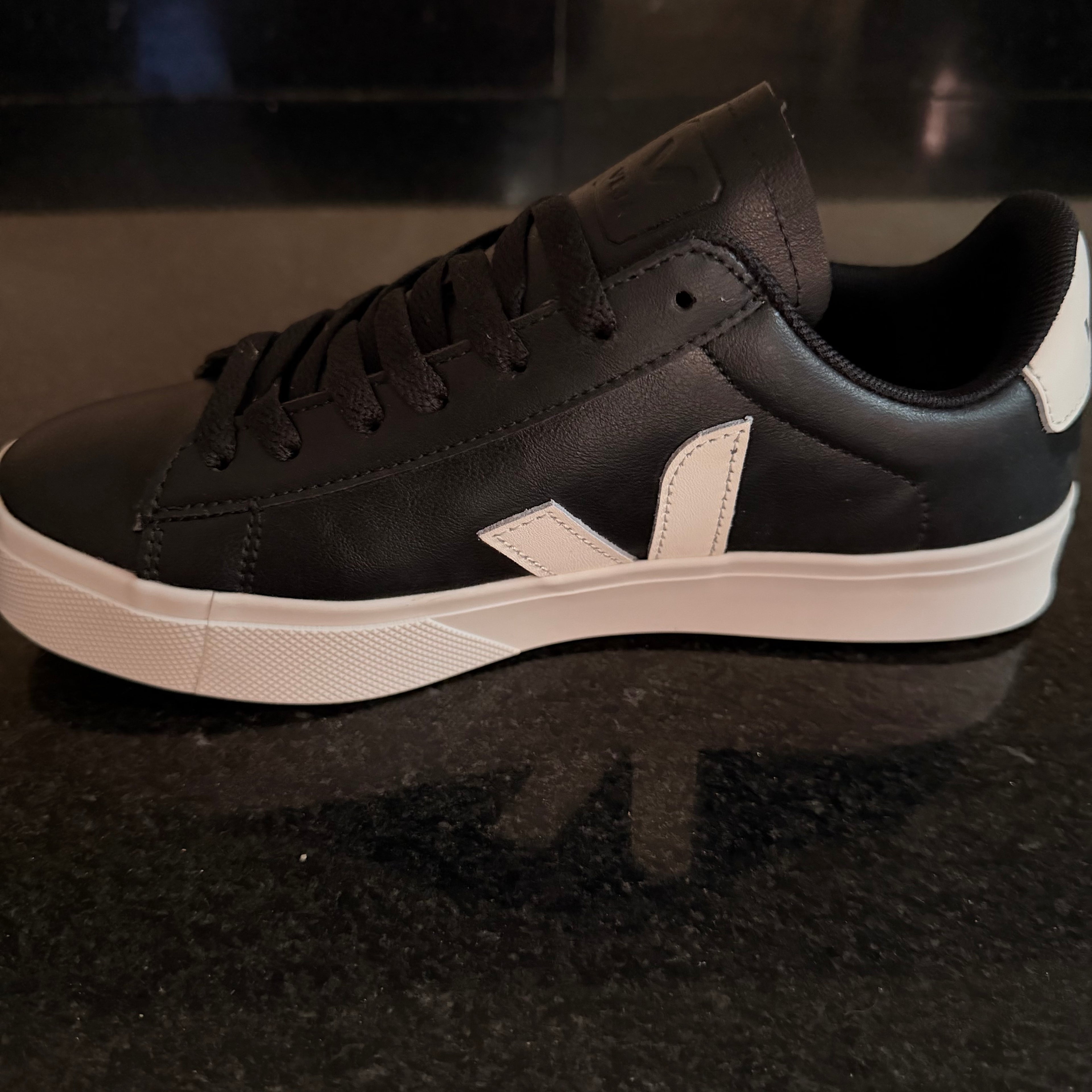 Veja Campo Black