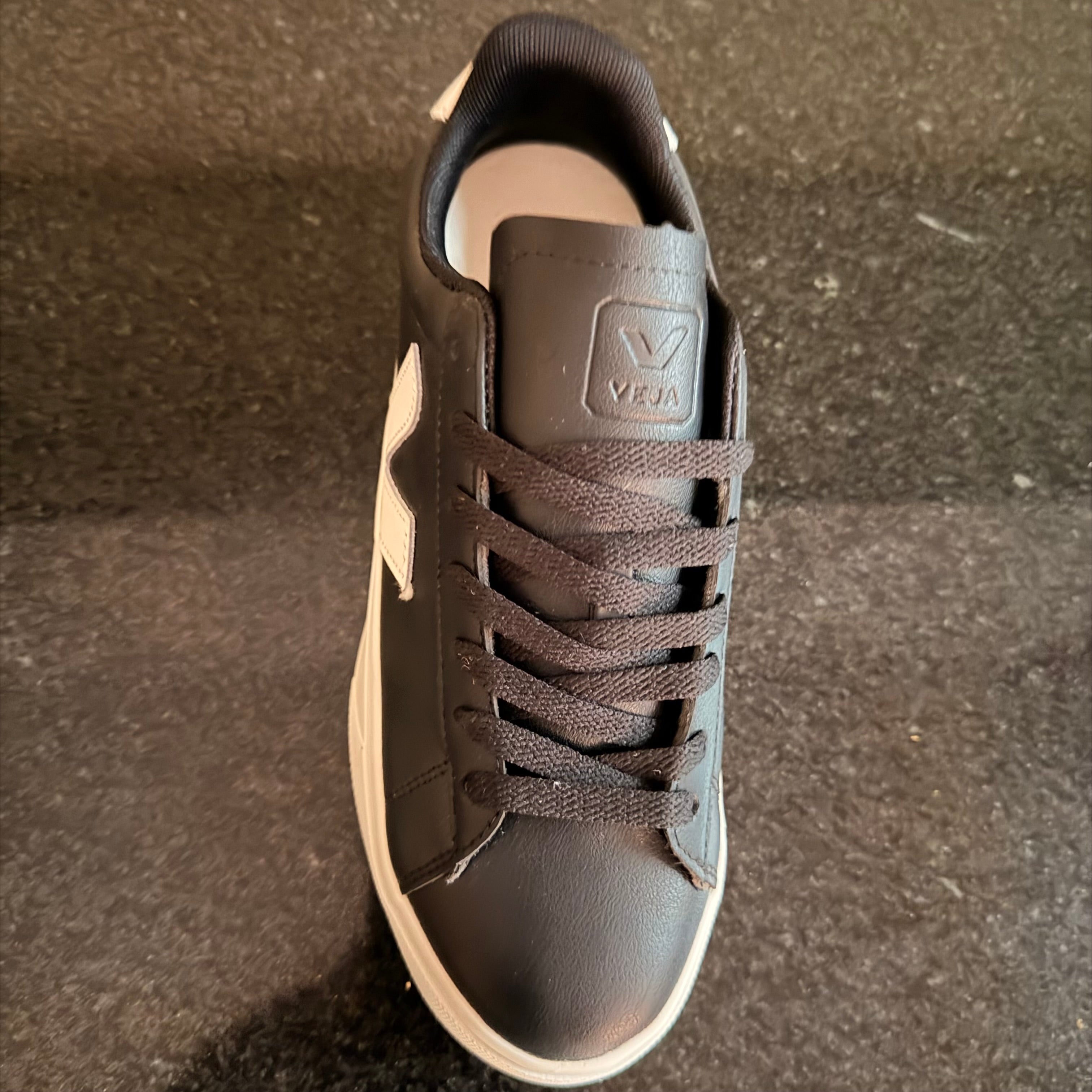 Veja Campo Black