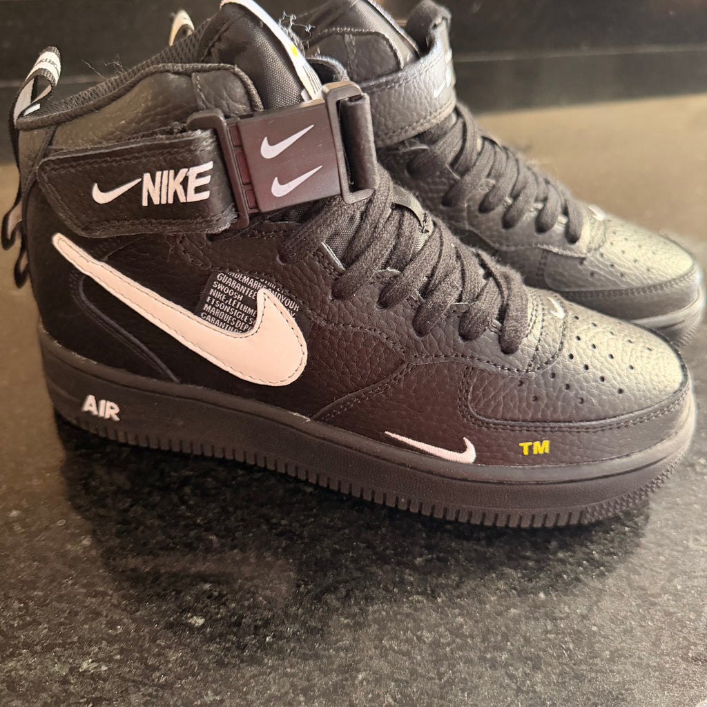 AF1 Mid Utility Black