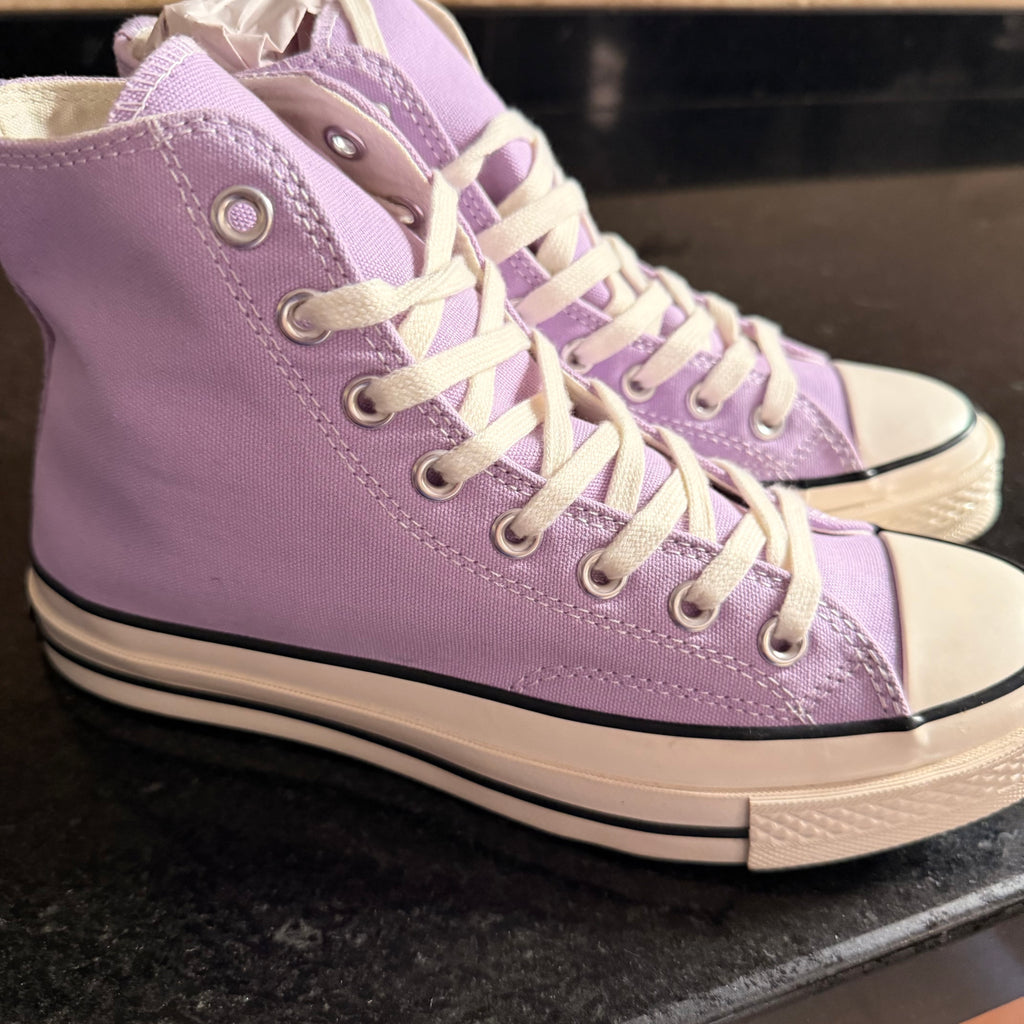 Converse Lila