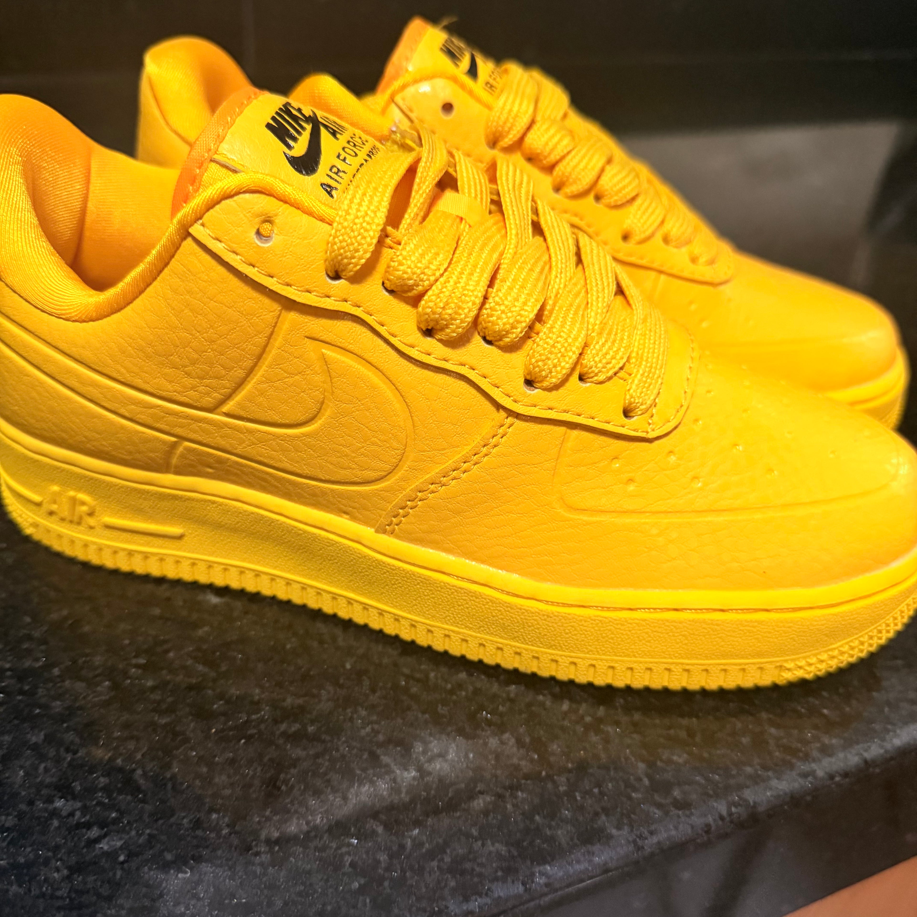 Af1 University Gold