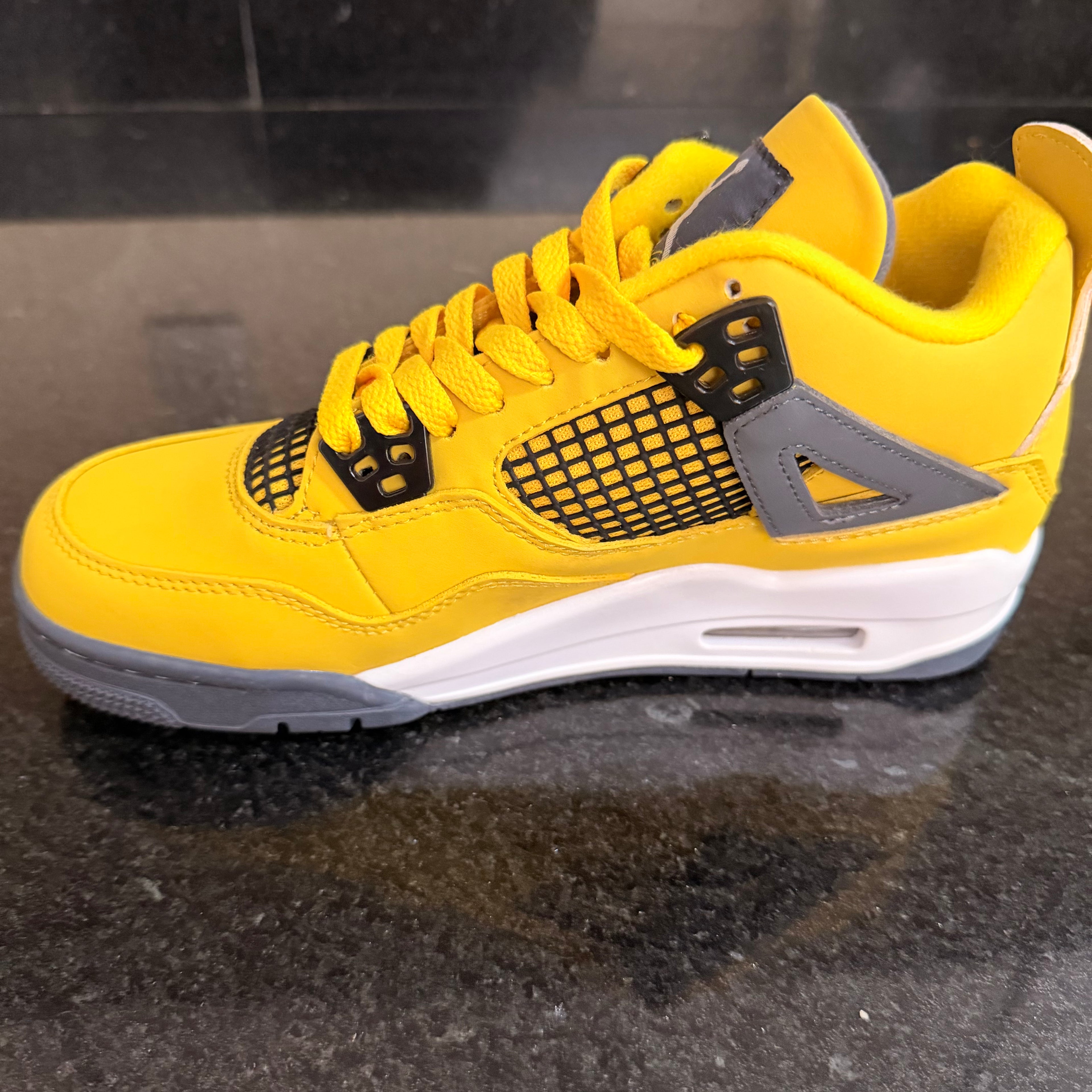 Retro 4 Lightning