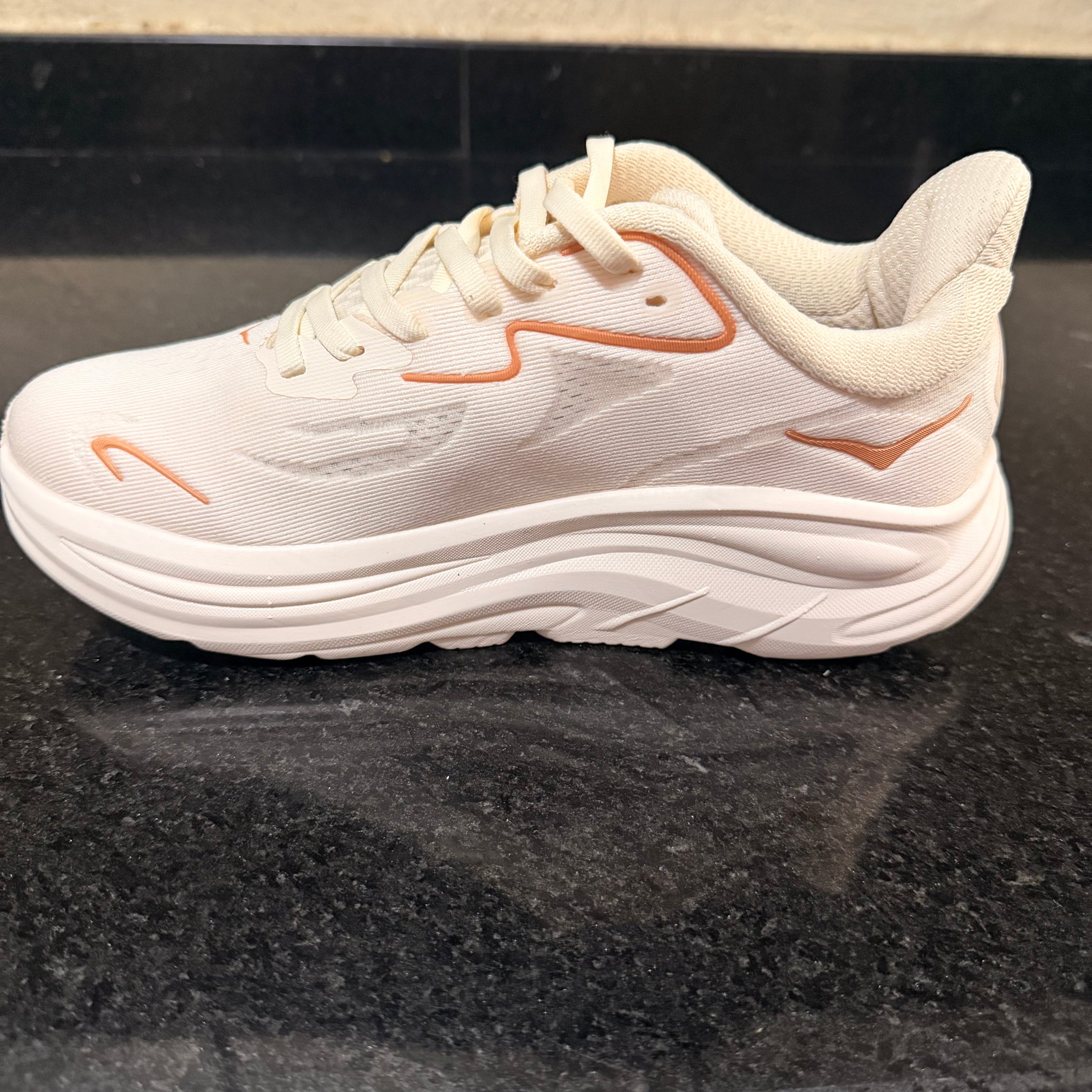 Hoka Clifton 10 beige  CON CAJA