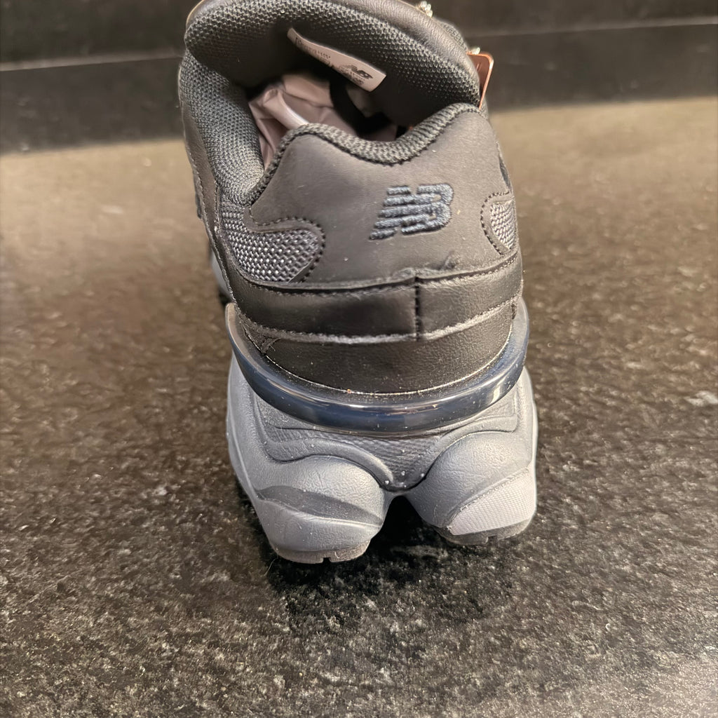 NB 9060 Black piel