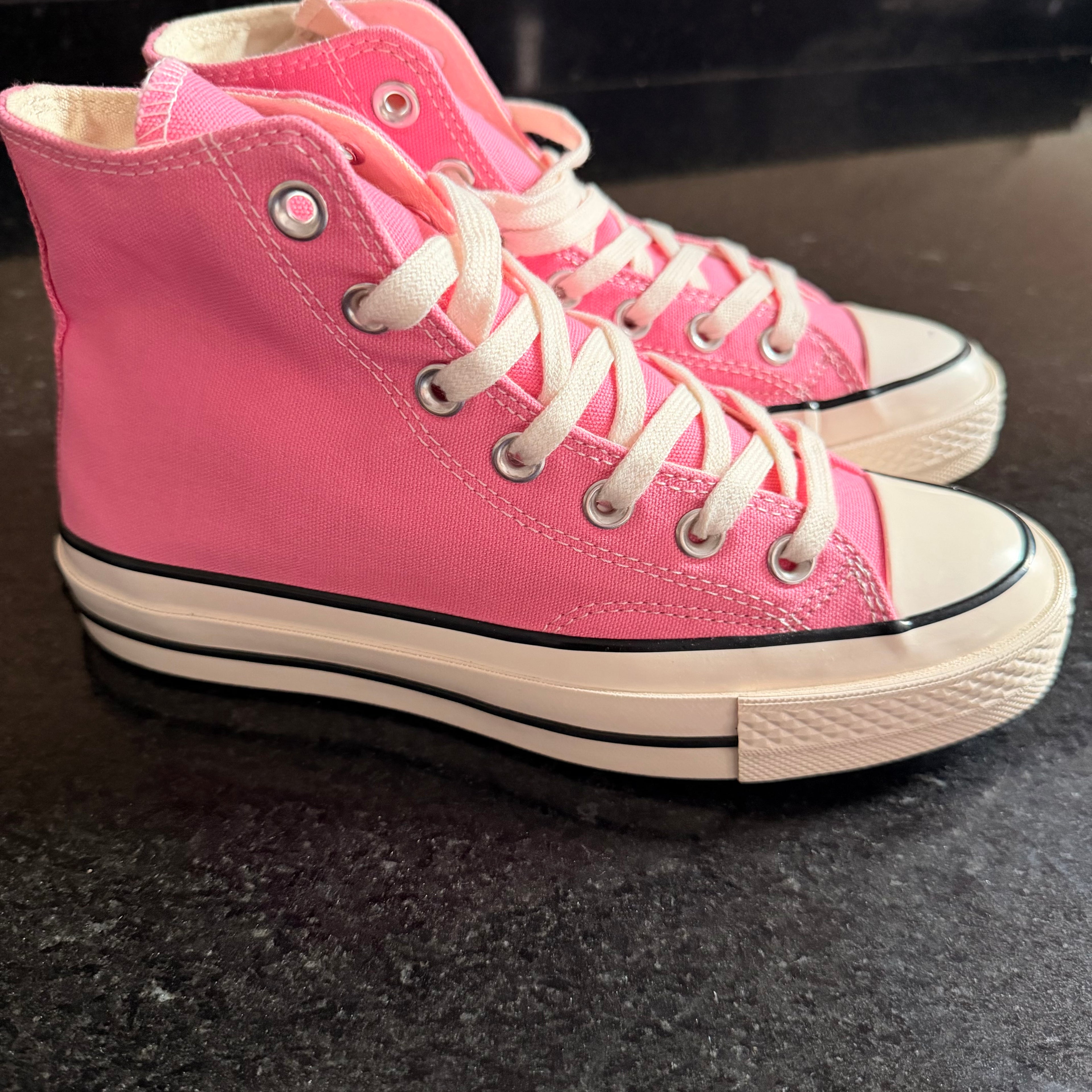 Converse Pink
