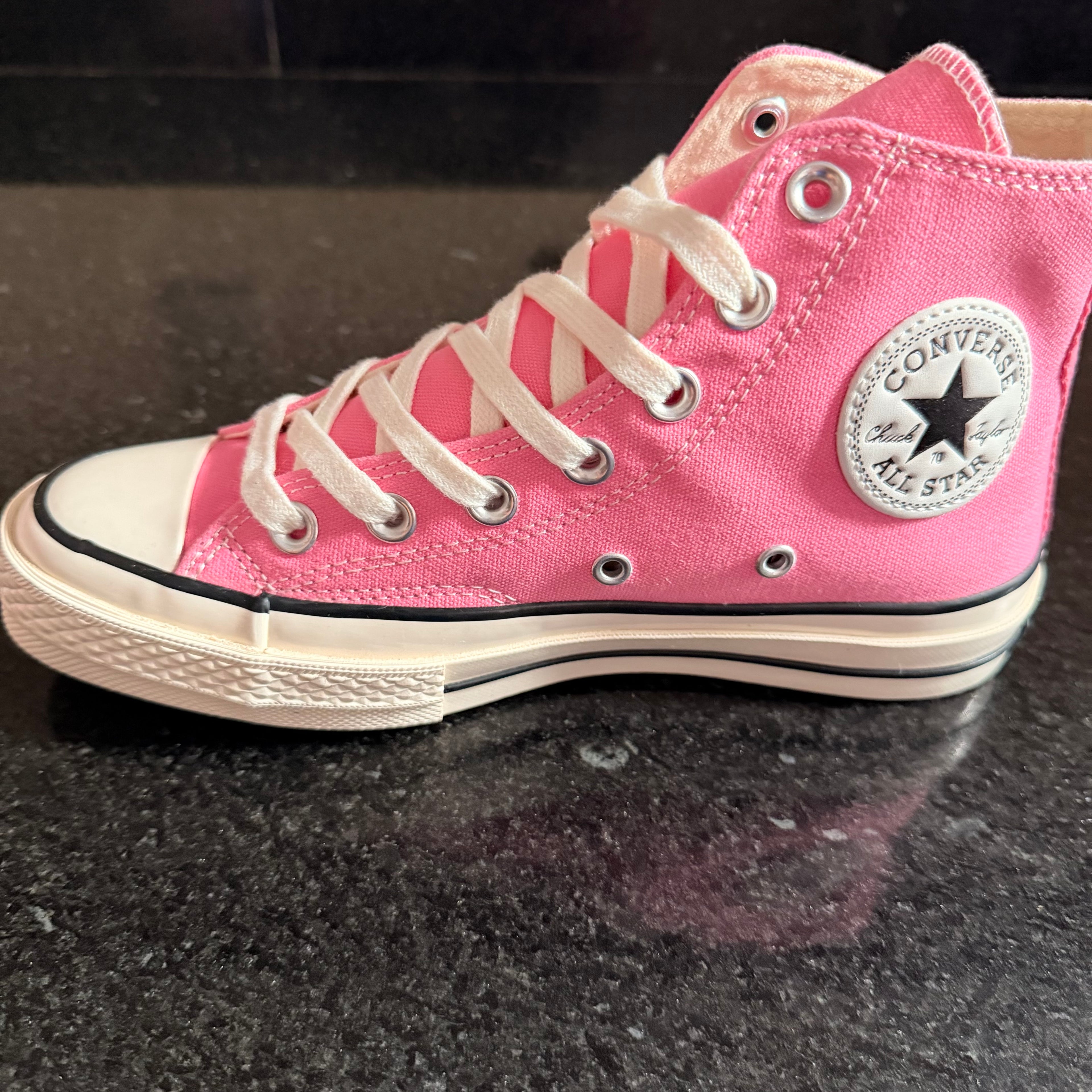 Converse Pink