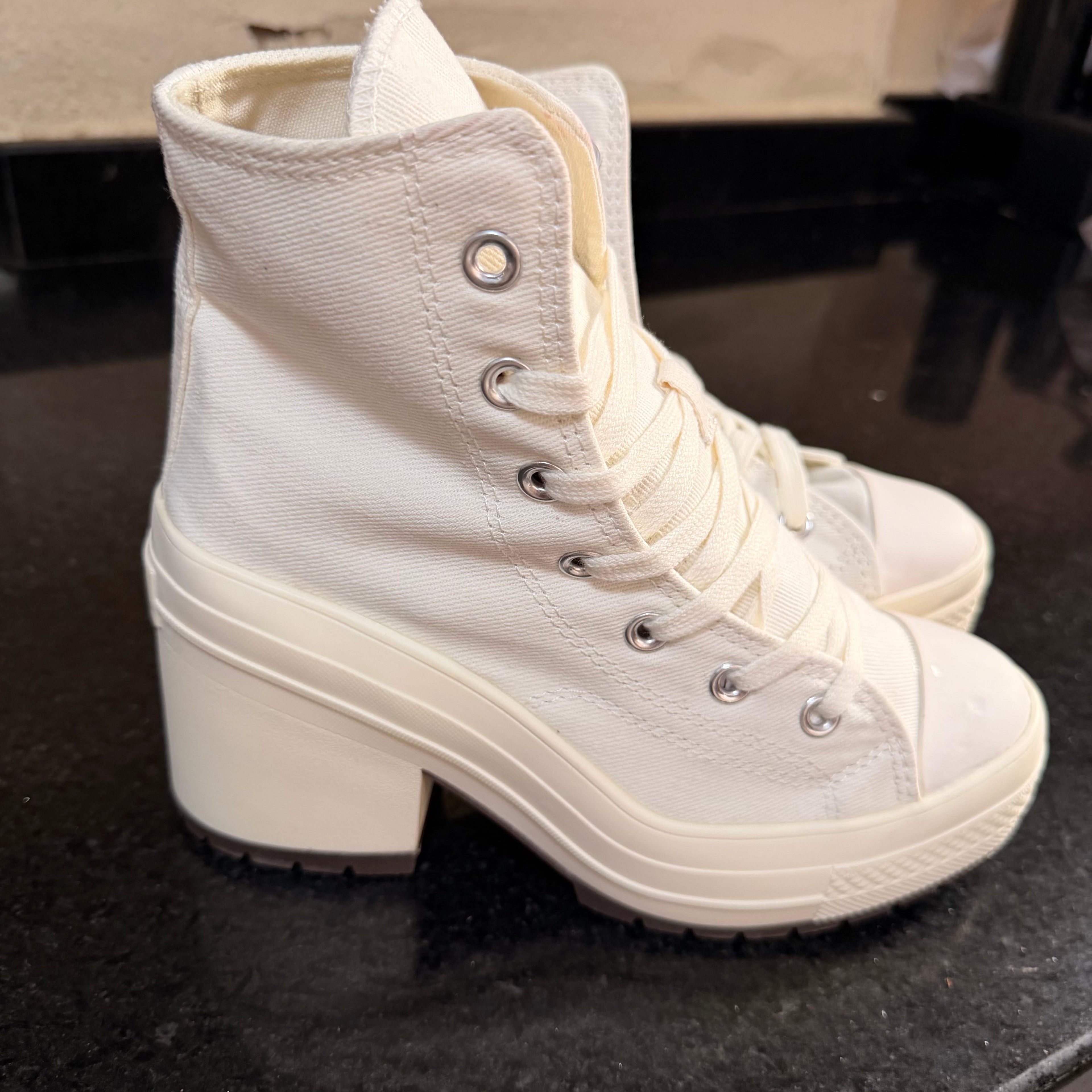 Converse Luxe Beige