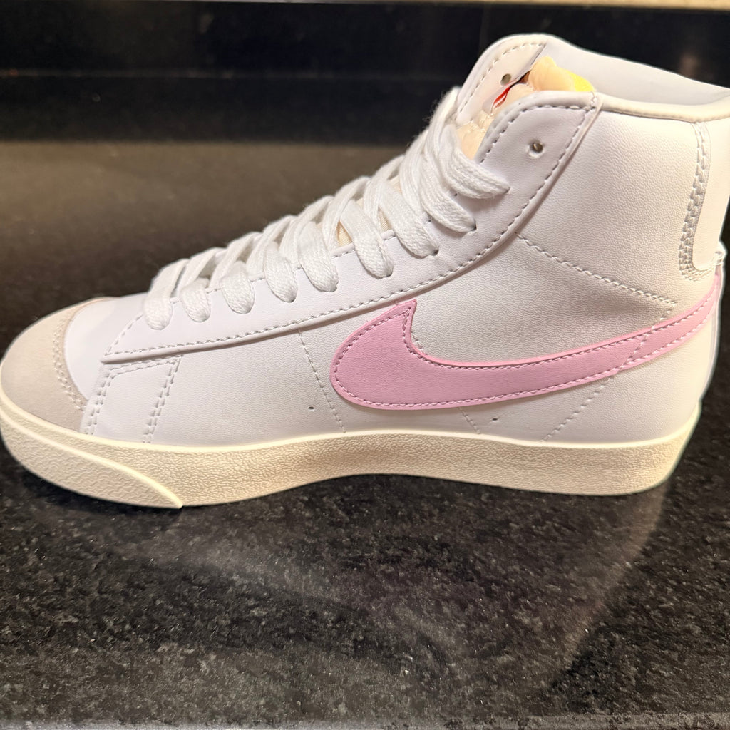 Blazer Mid Swooch Pink