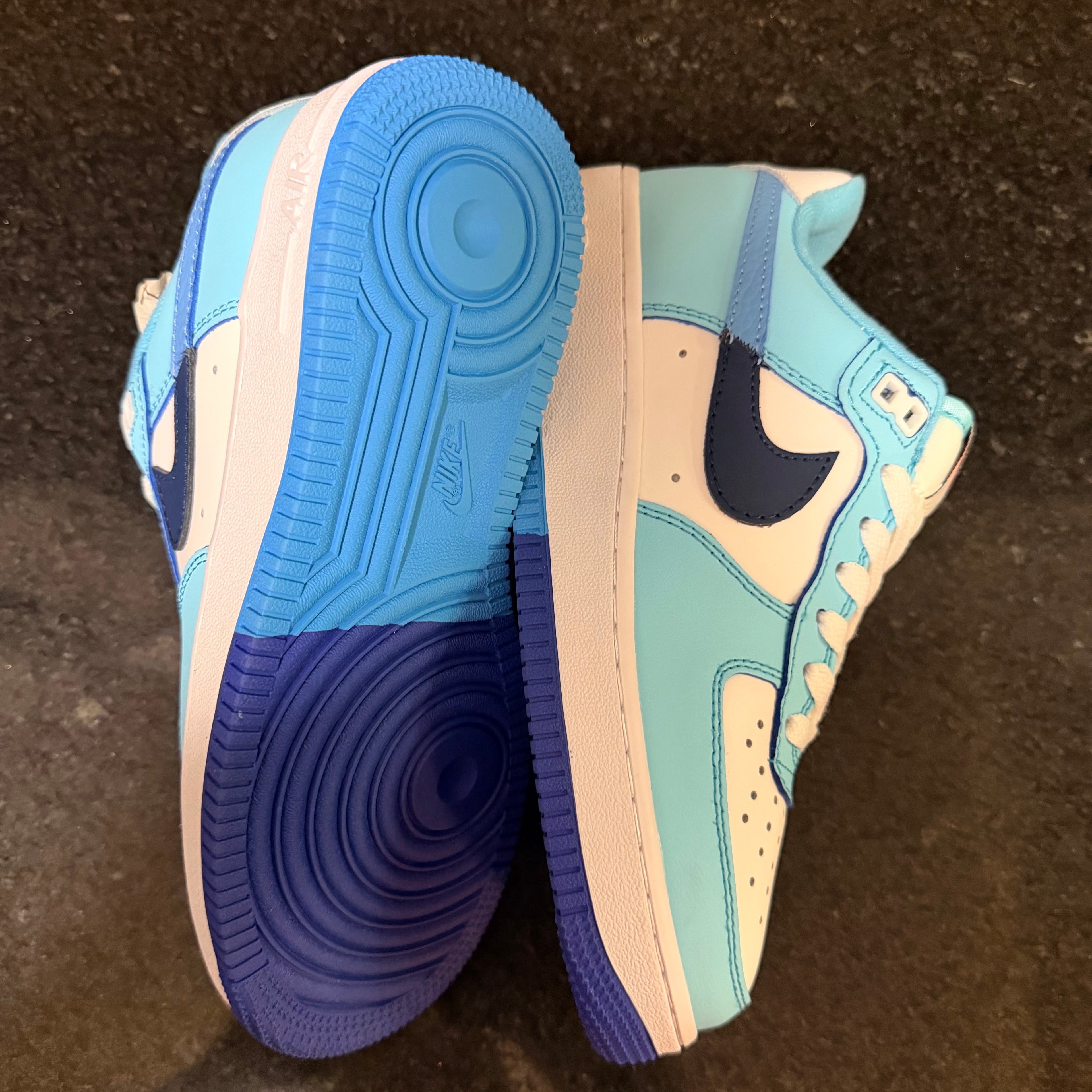 AF1 Universitary Blue