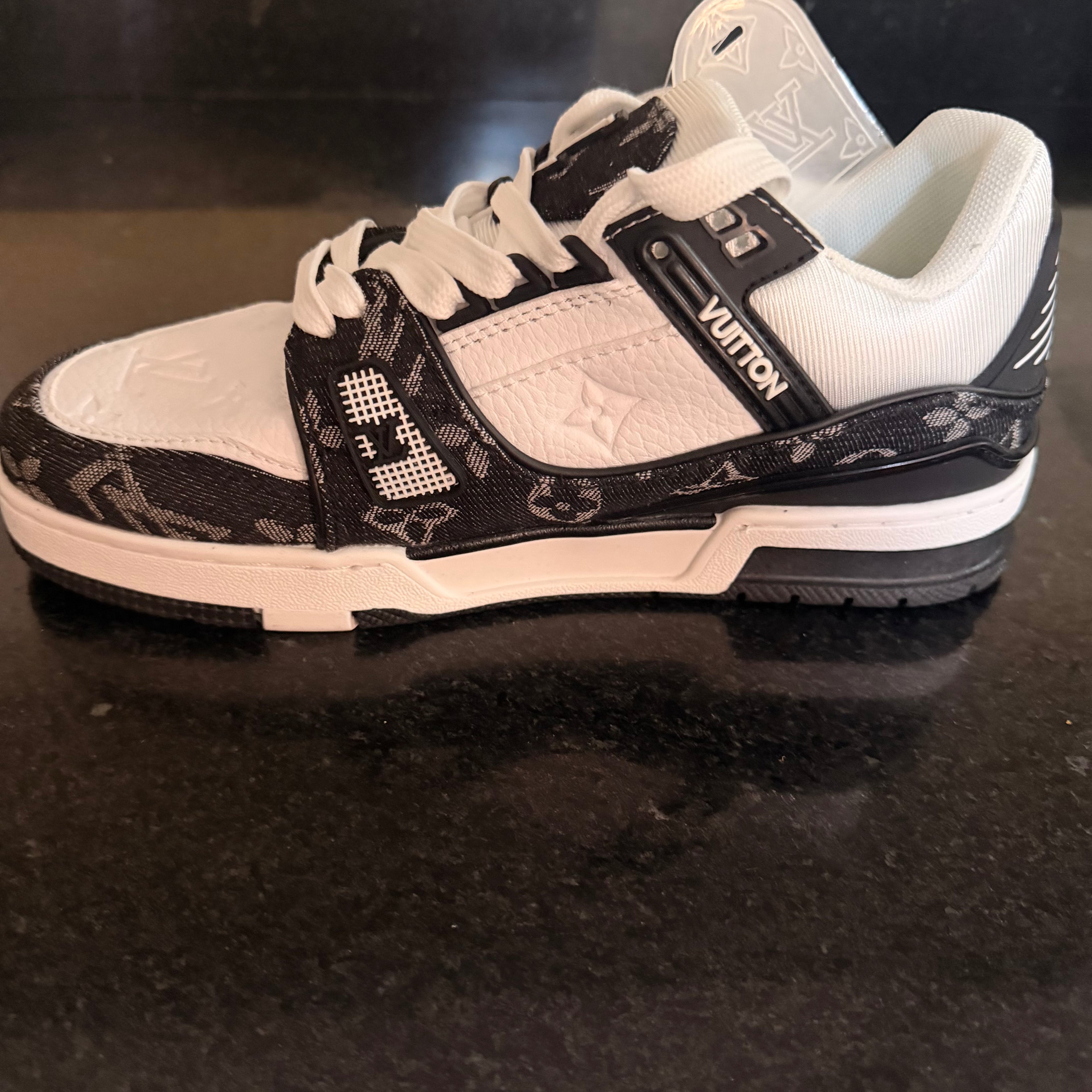 LV TRAINNER Black