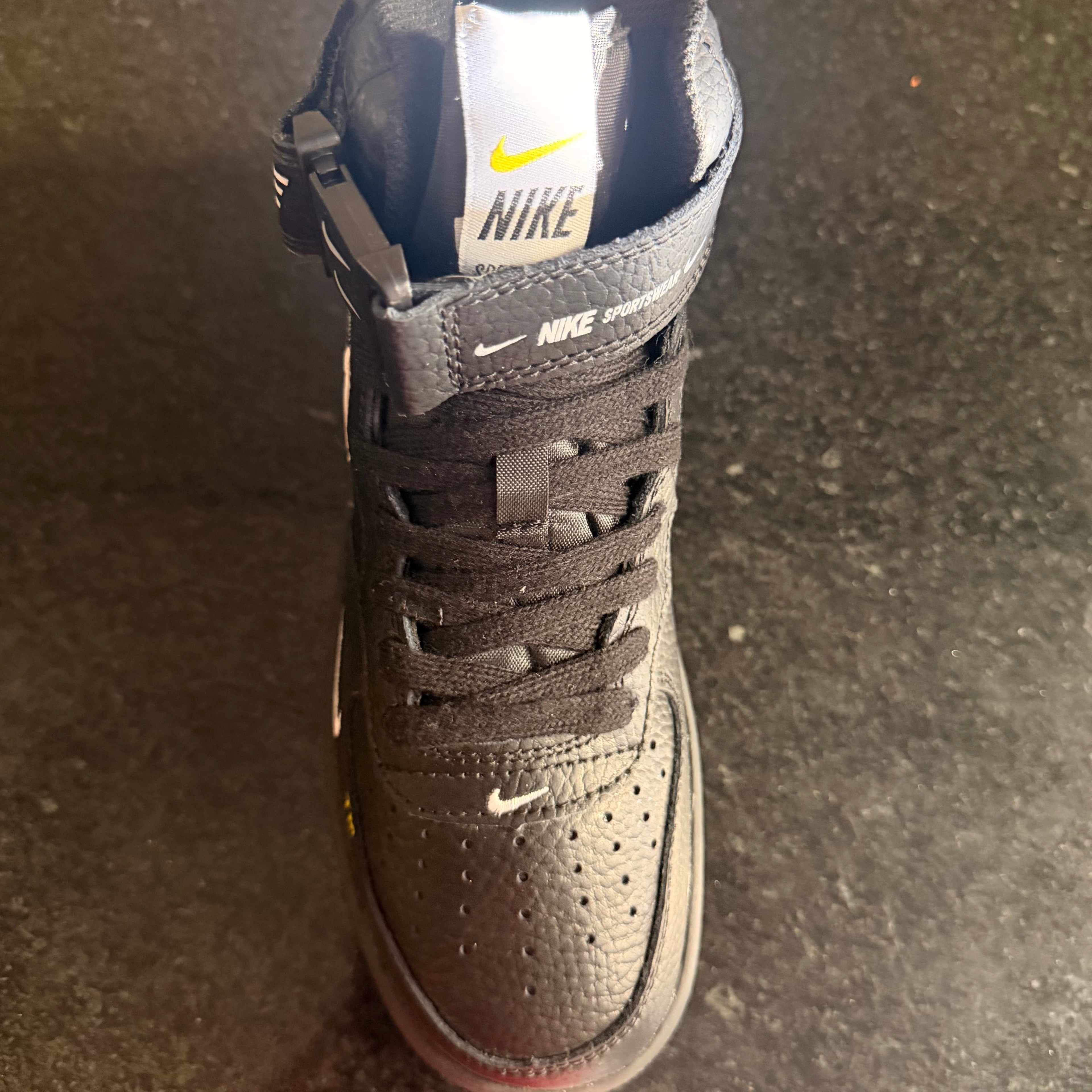 AF1 Mid Utility Black
