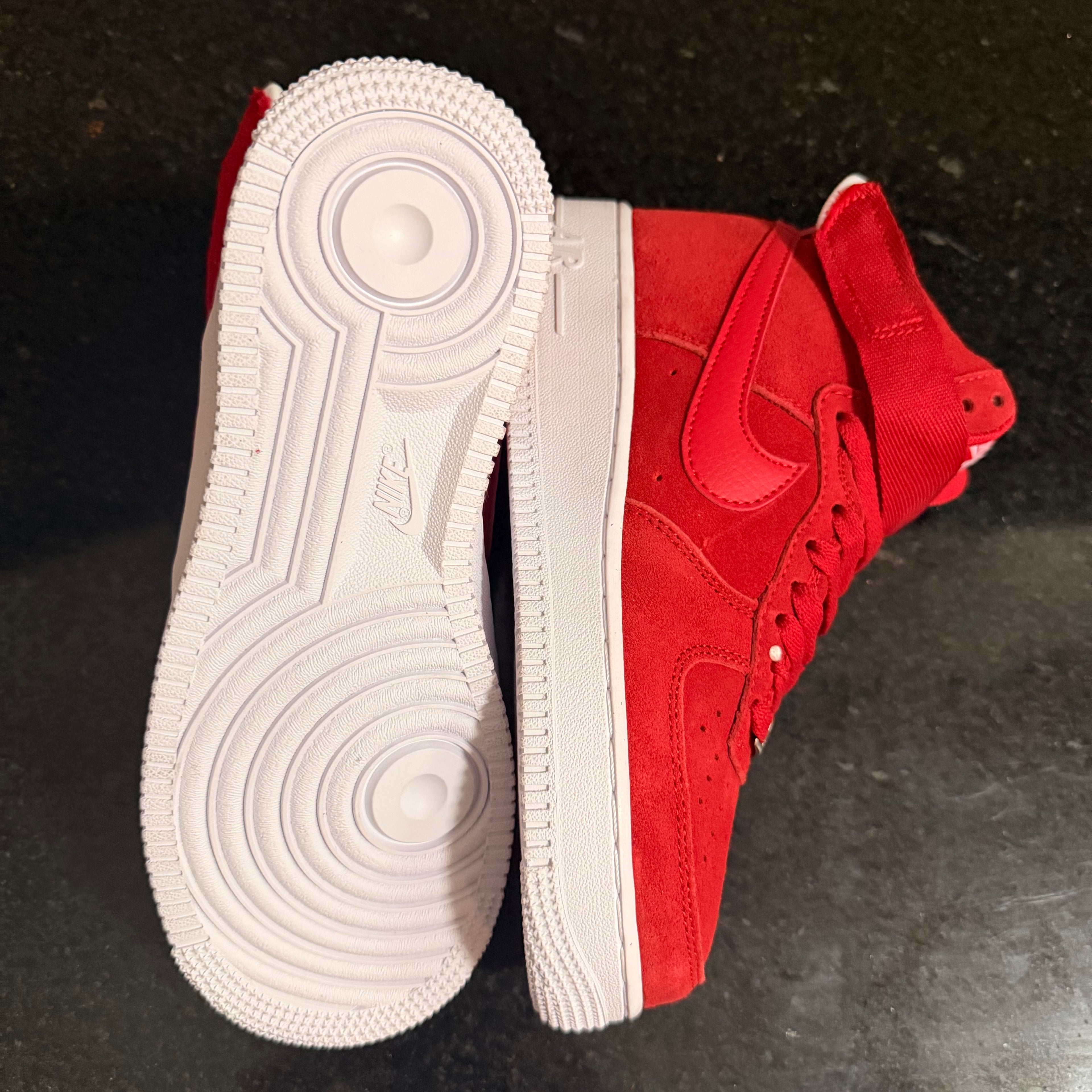 AF1 Mid Suede Red