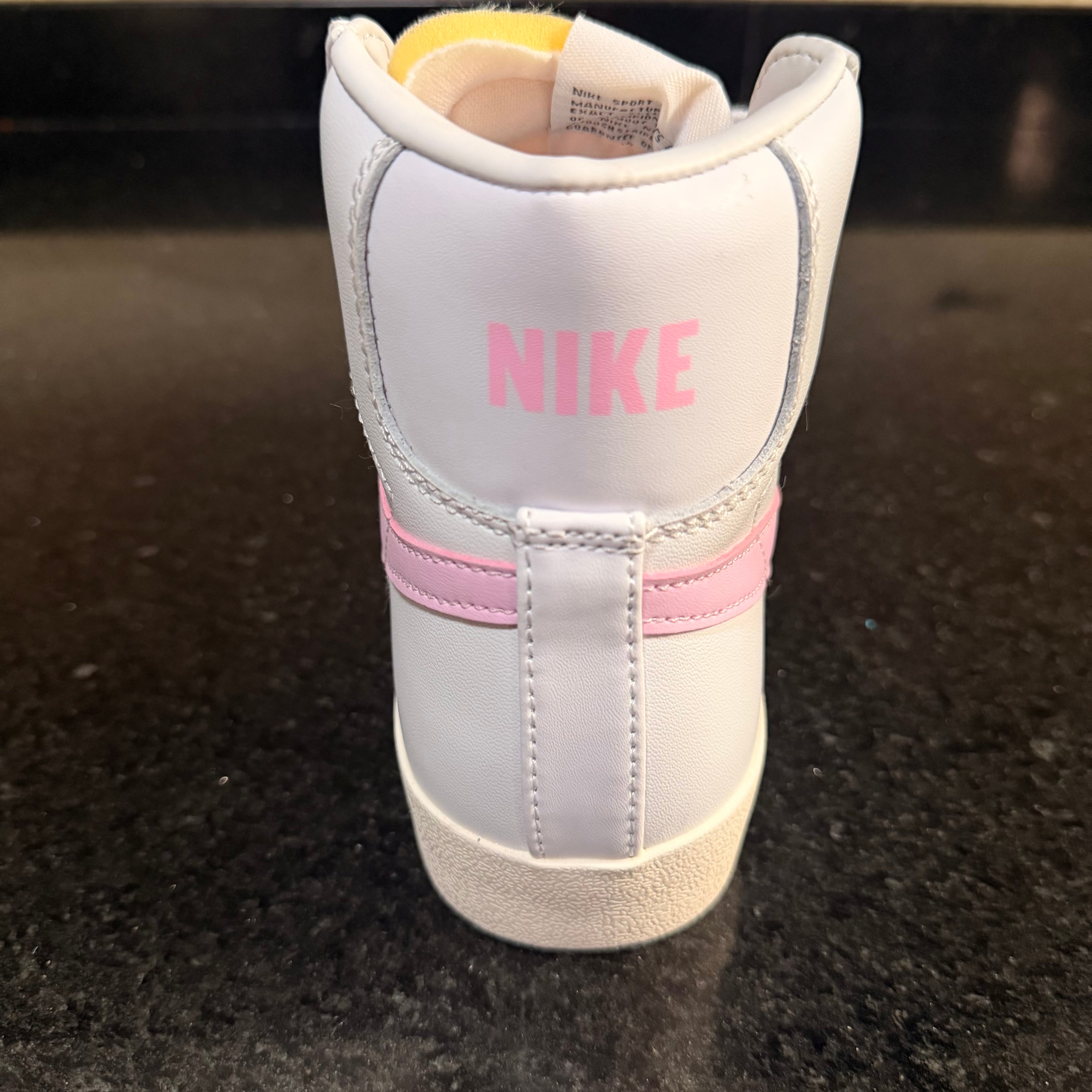 Blazer Mid Swooch Pink