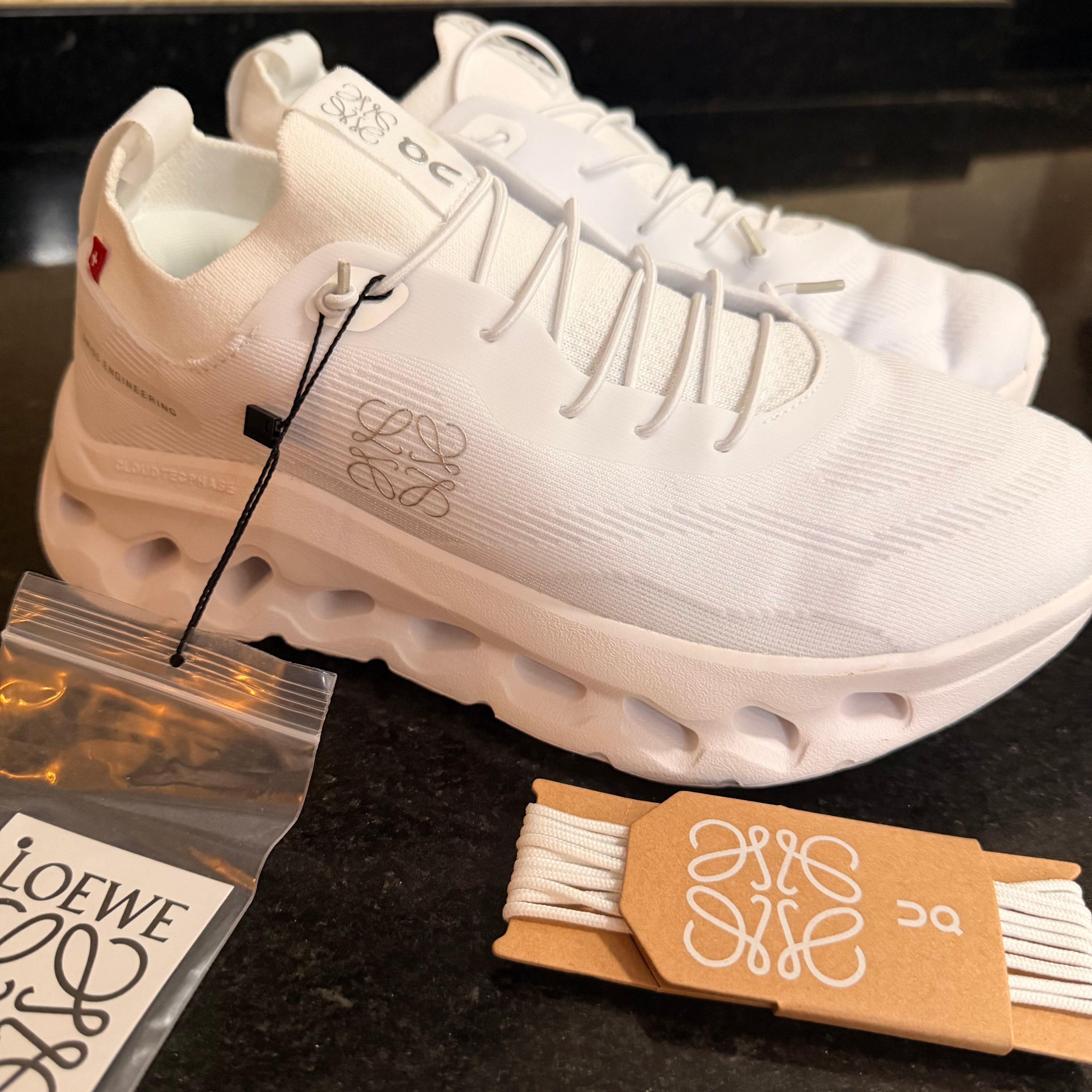 Oncloud Tilt Leowe White