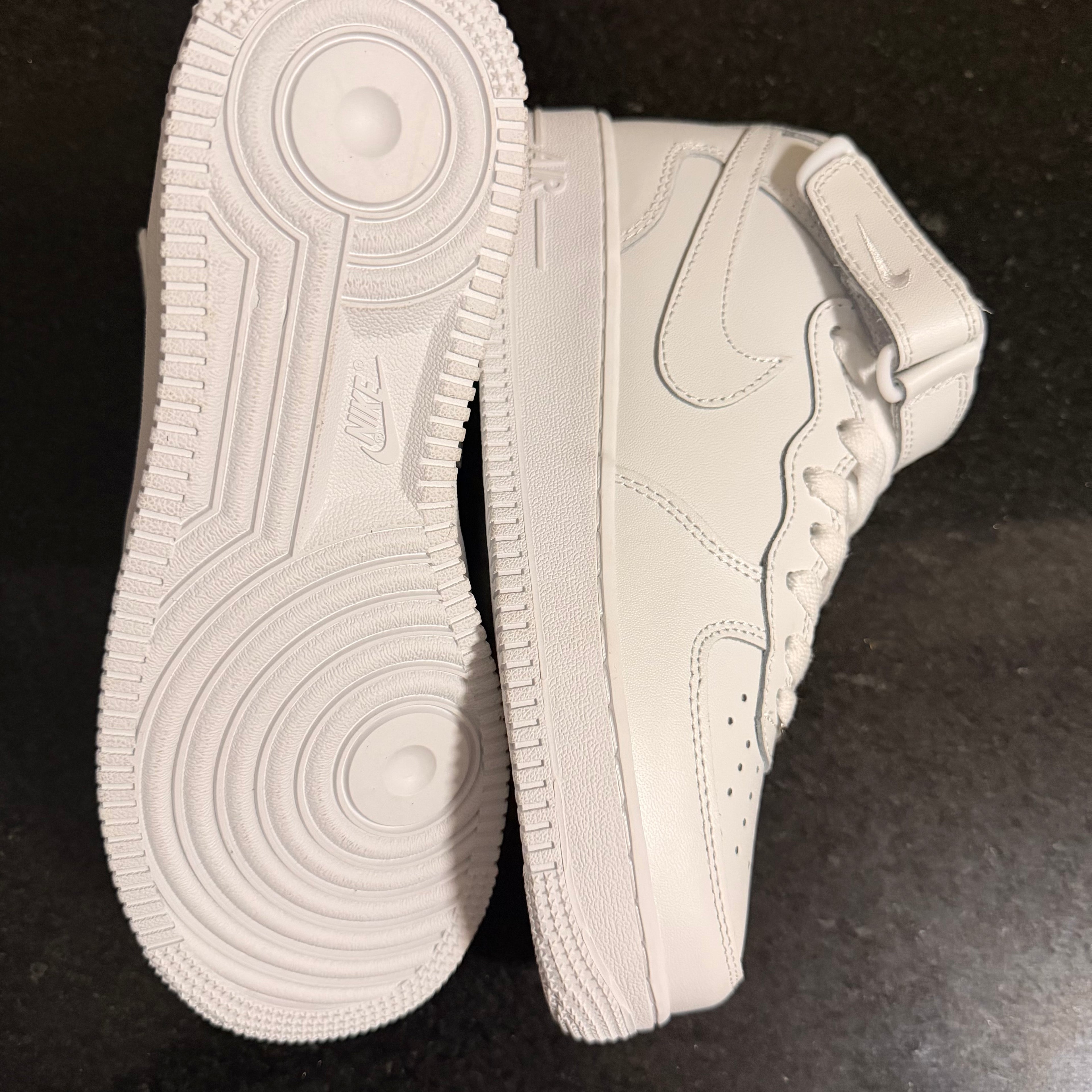 AF1 Mid White