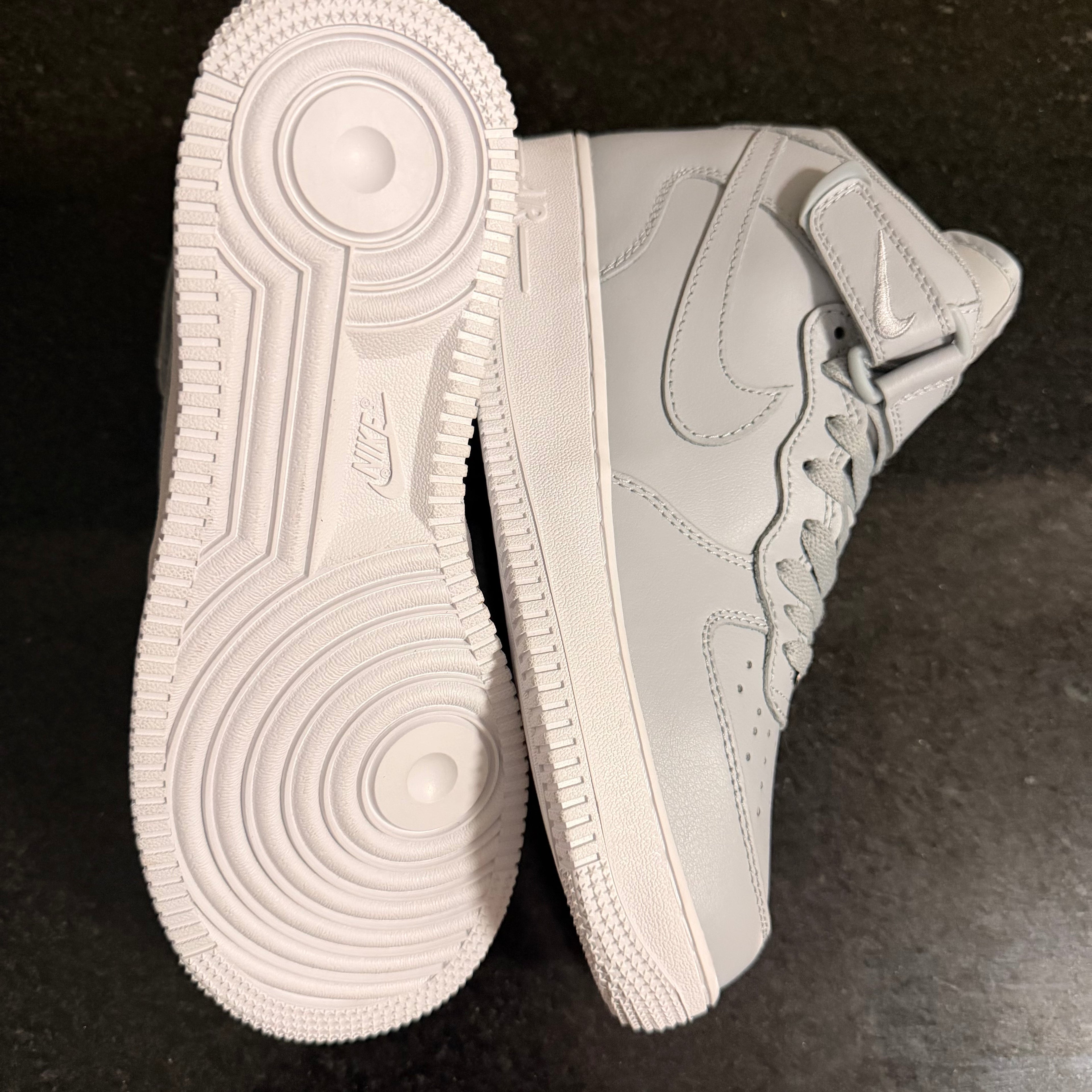 AF1 Mid Grey