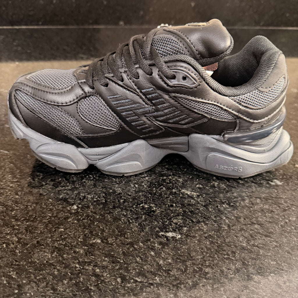NB 9060 Black piel