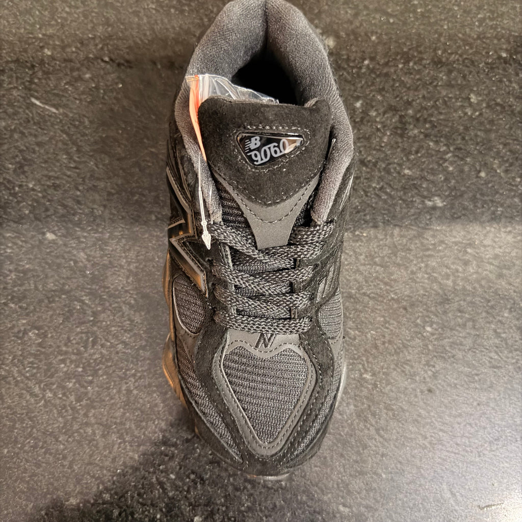 NB 9060 Black Gamuza
