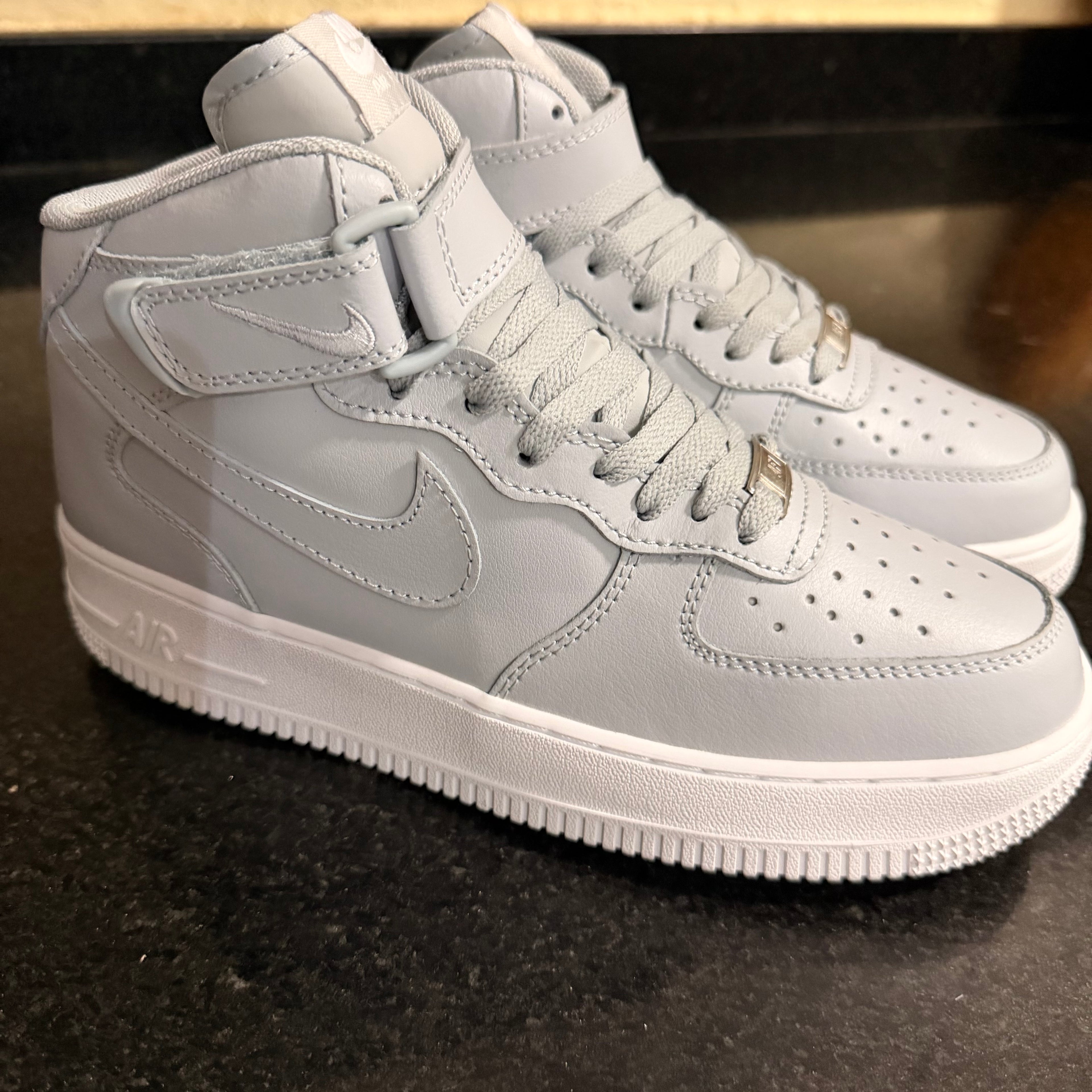 AF1 Mid Grey