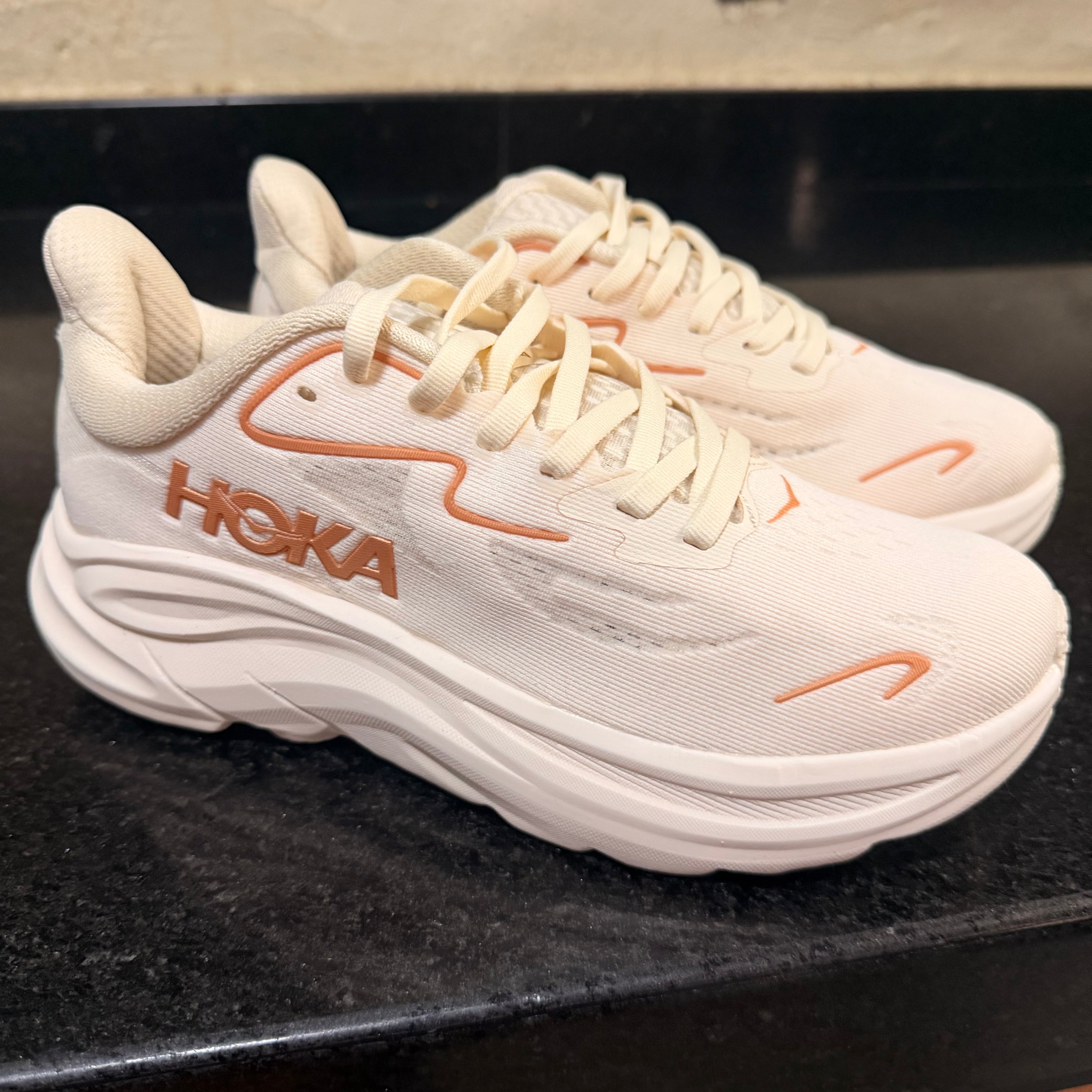 Hoka Clifton 10 beige  CON CAJA