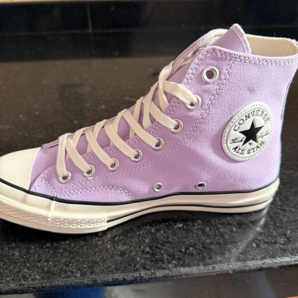 Converse Lila