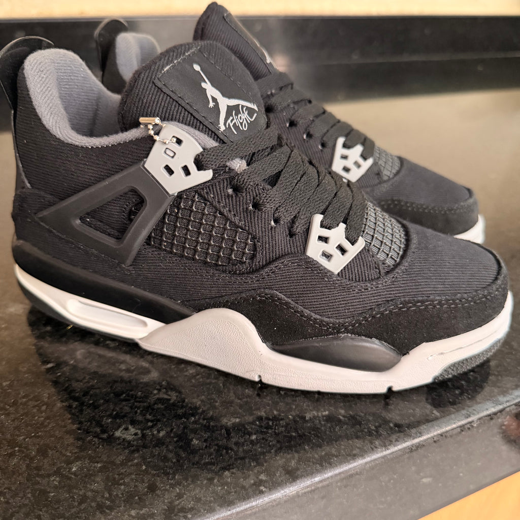 Retro 4 Black Canva