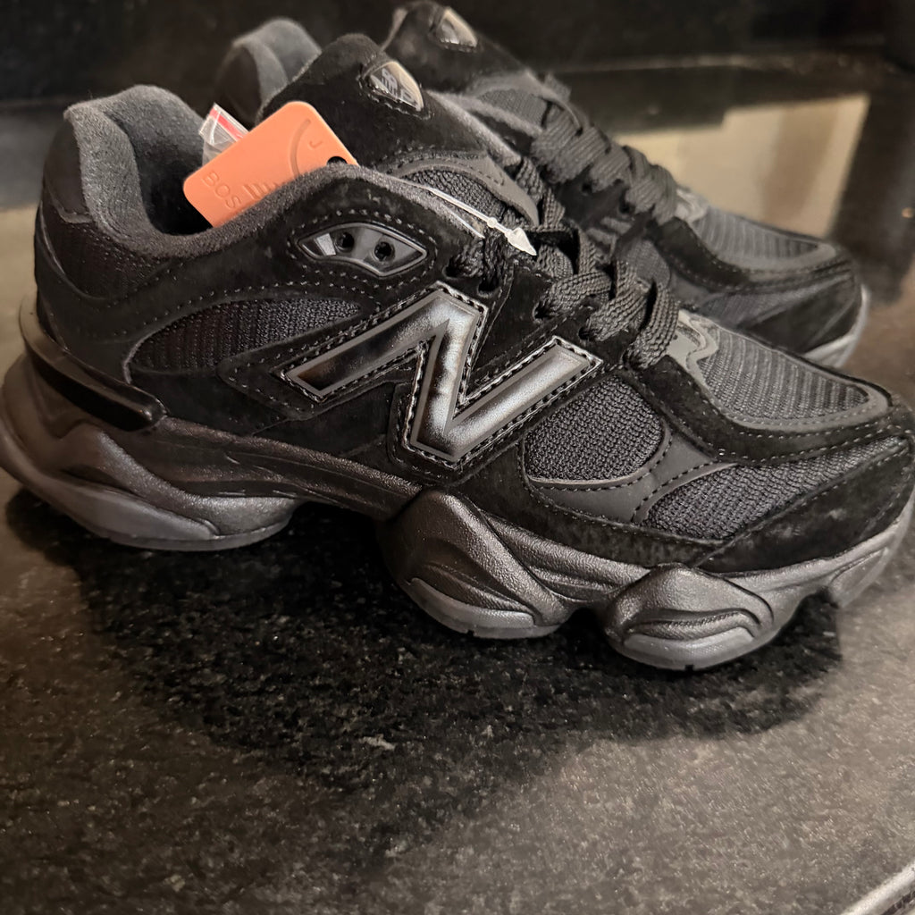 NB 9060 Black Gamuza