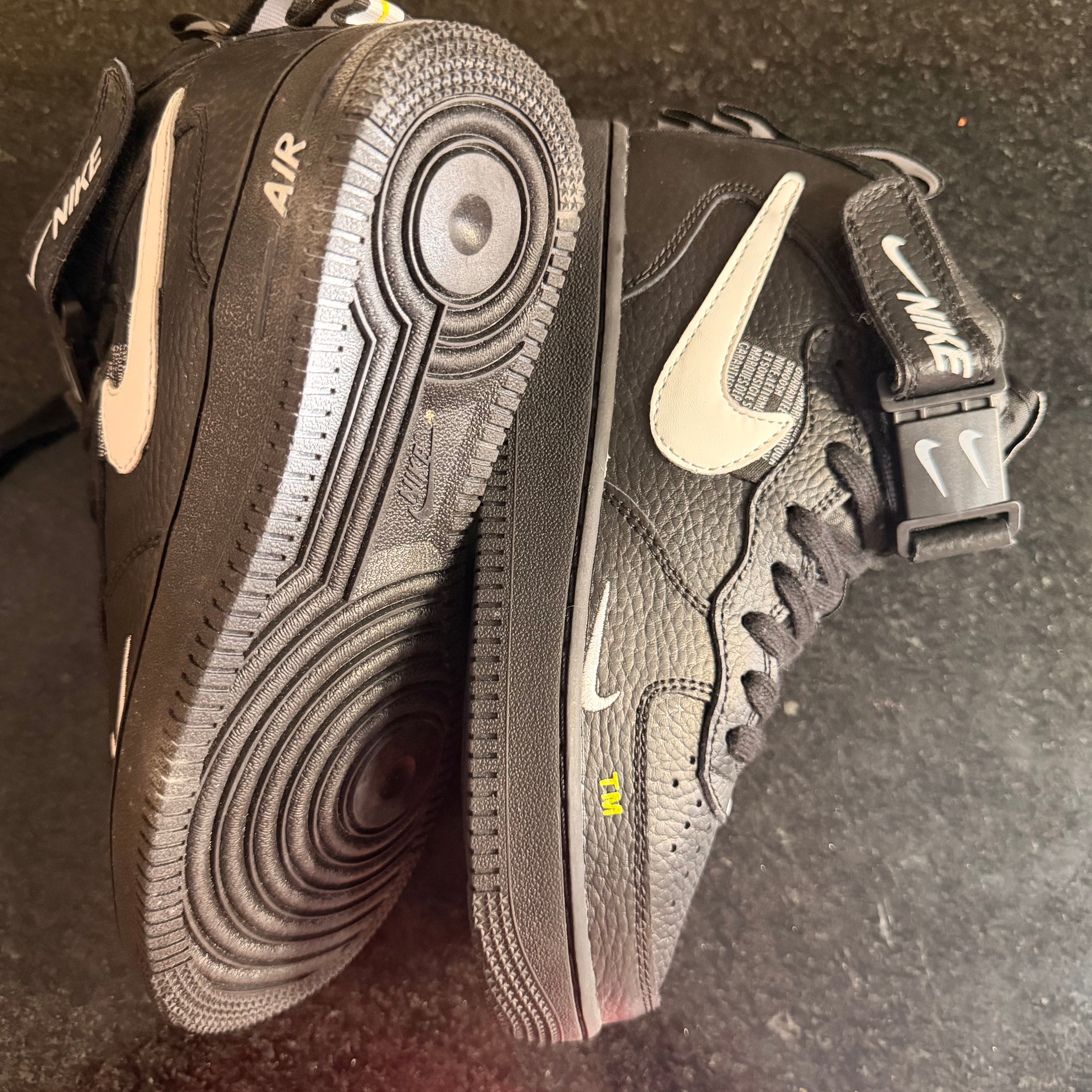 AF1 Mid Utility Black