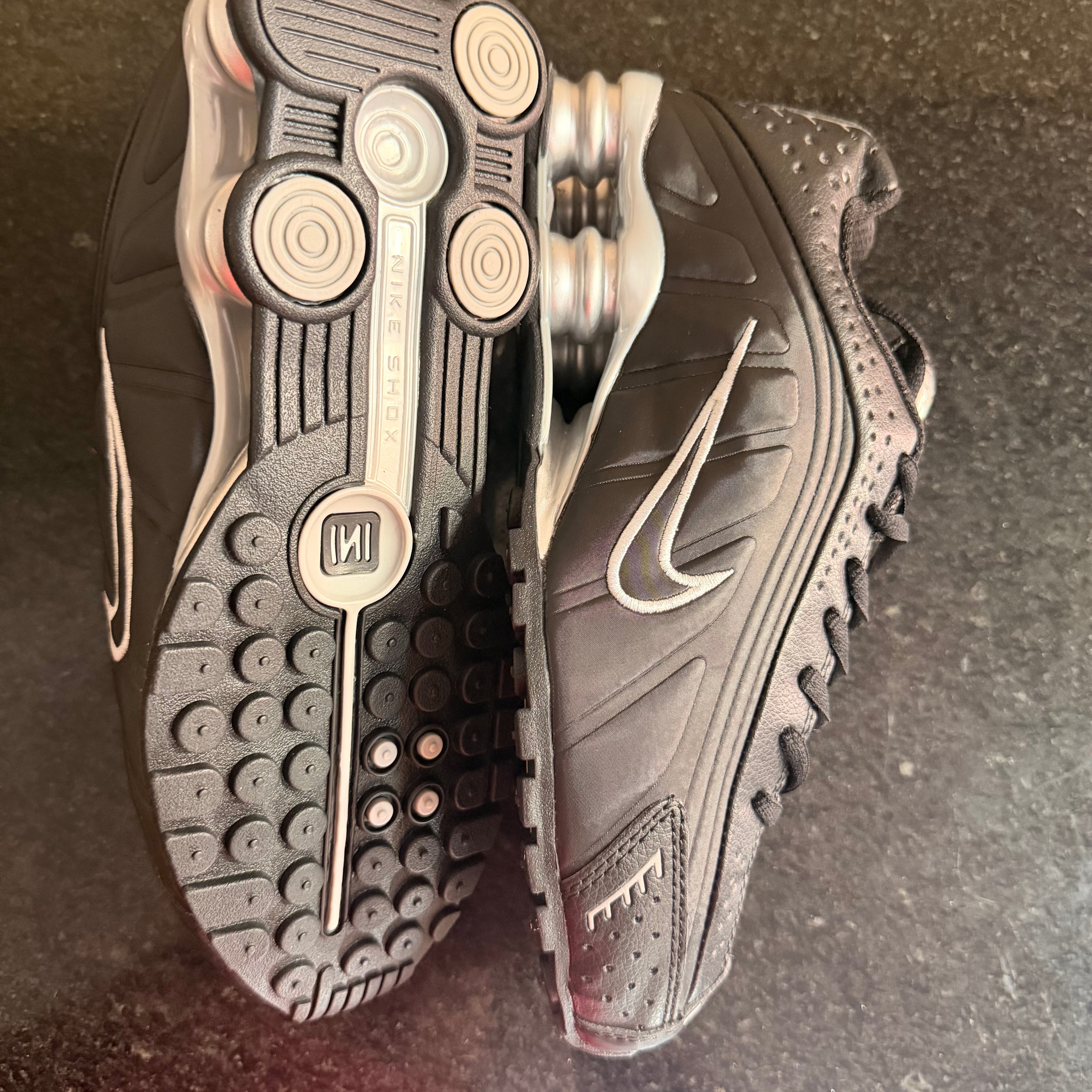 Shox R4 Black & Silver