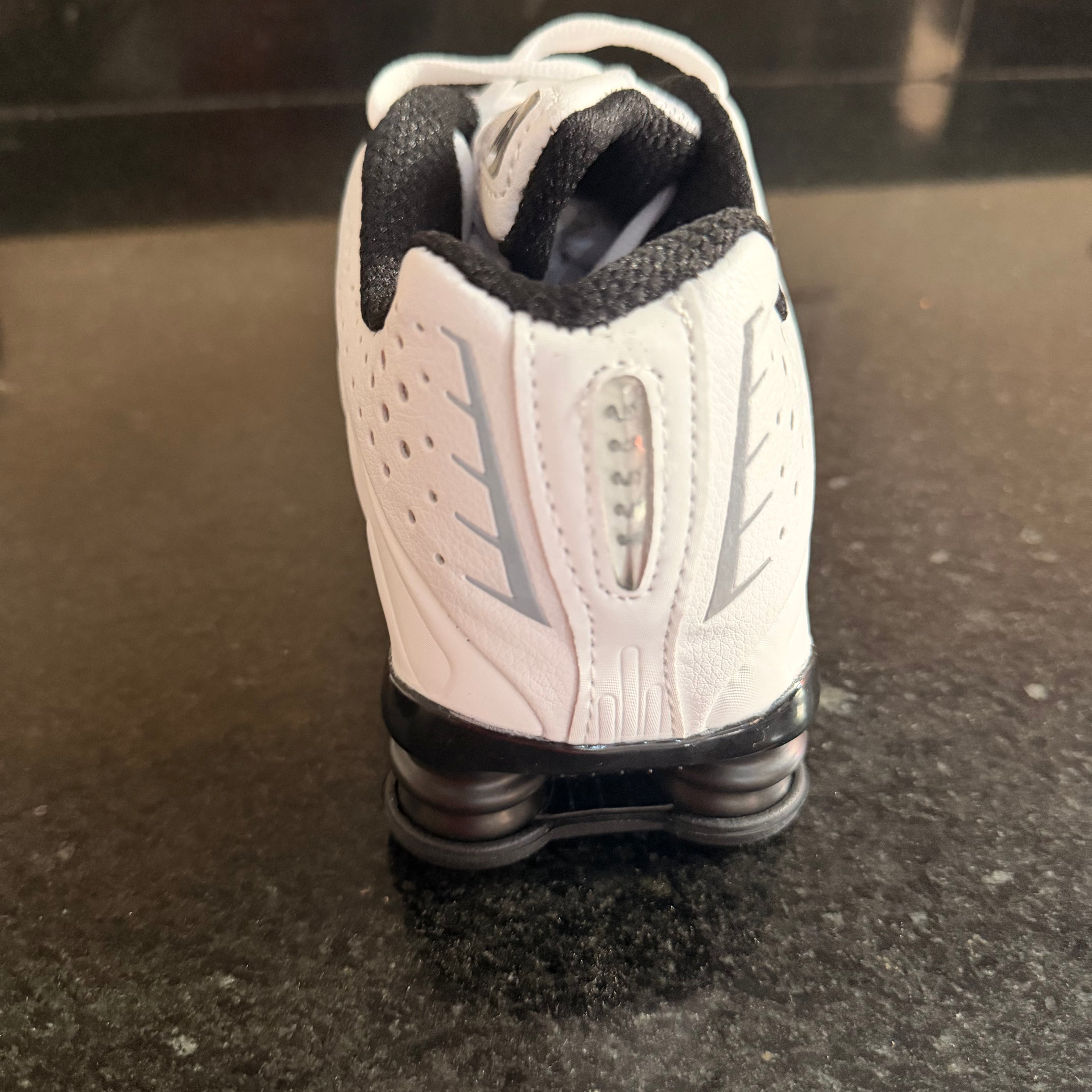 Shox R4 White