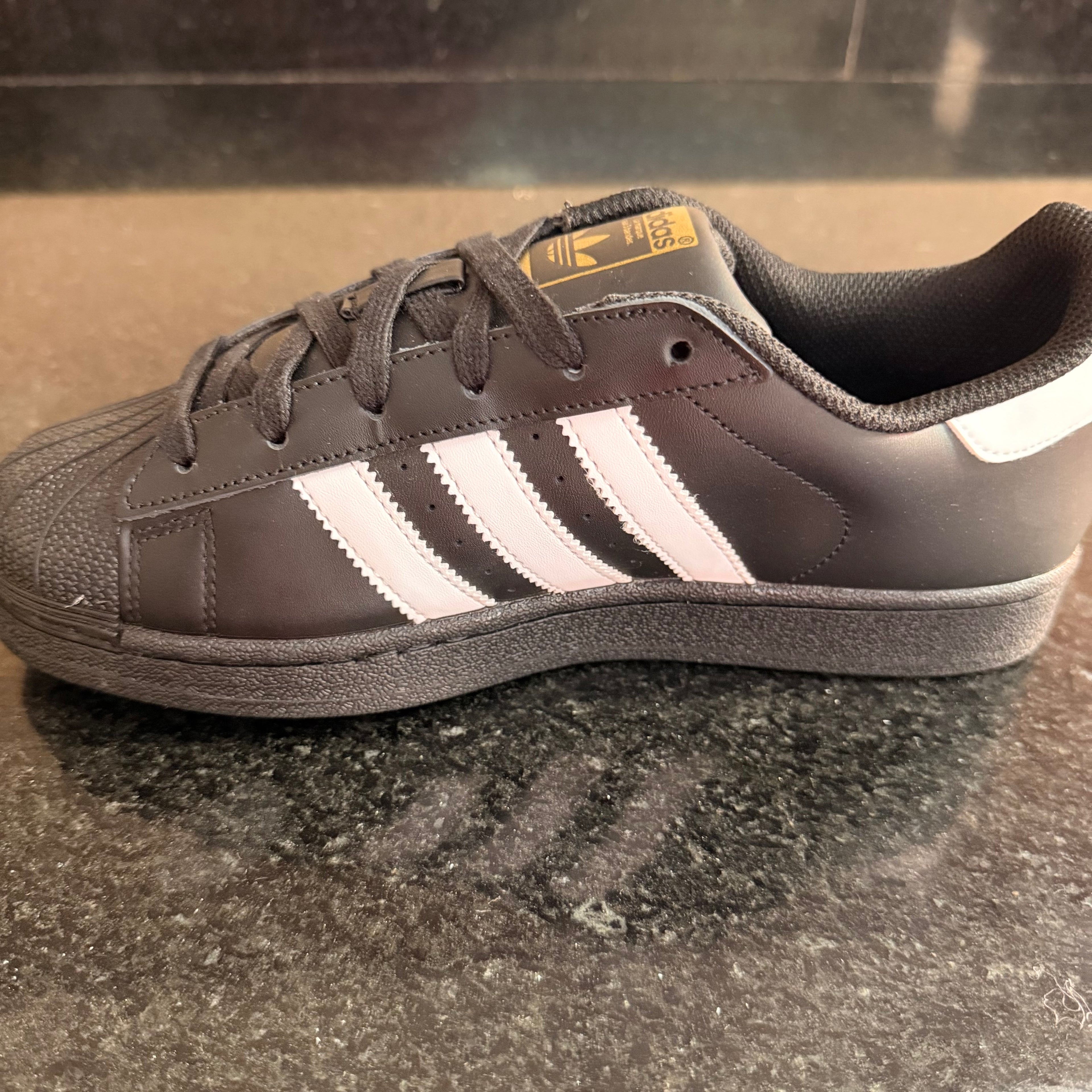 Superstar Black & White