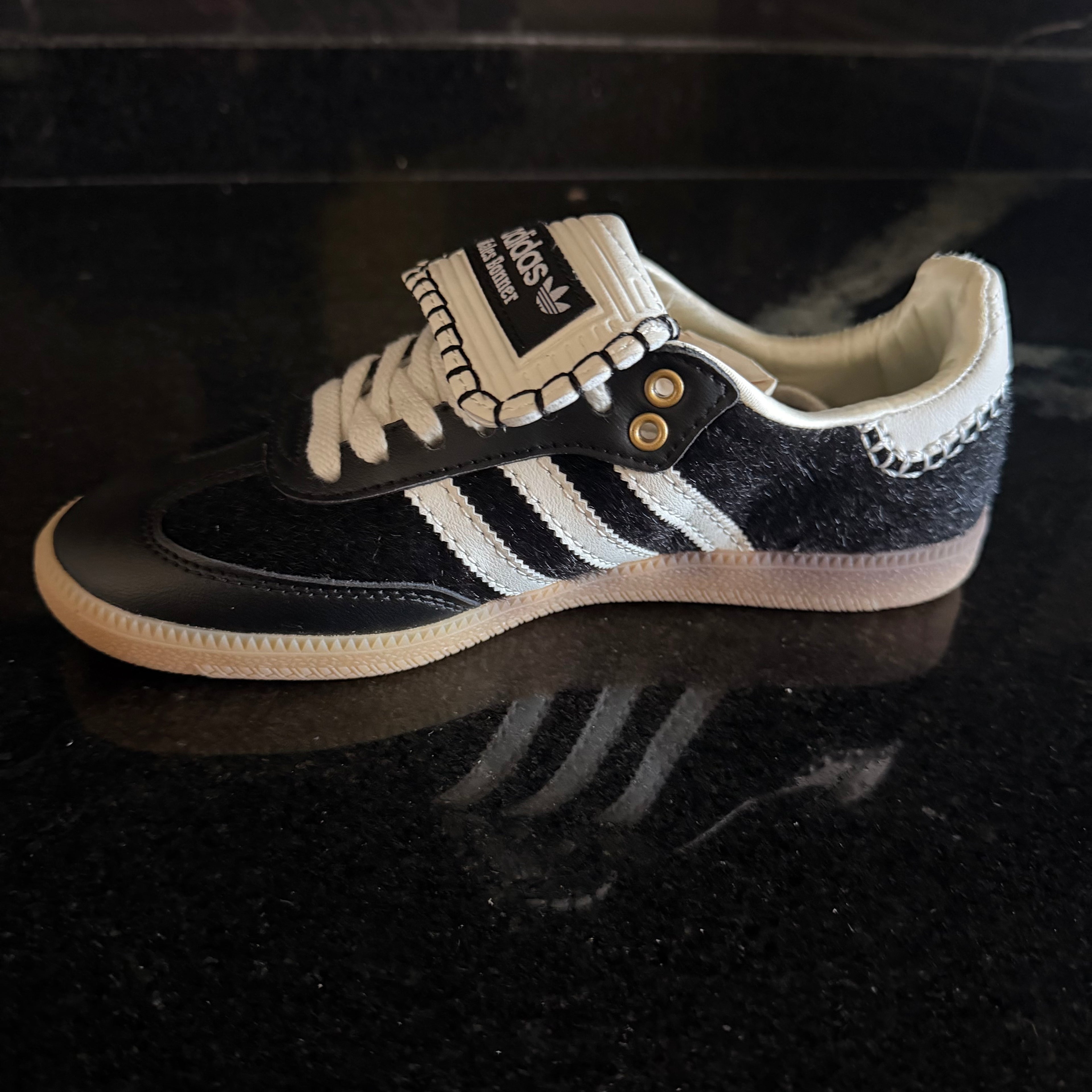 Samba Wales Pony Black