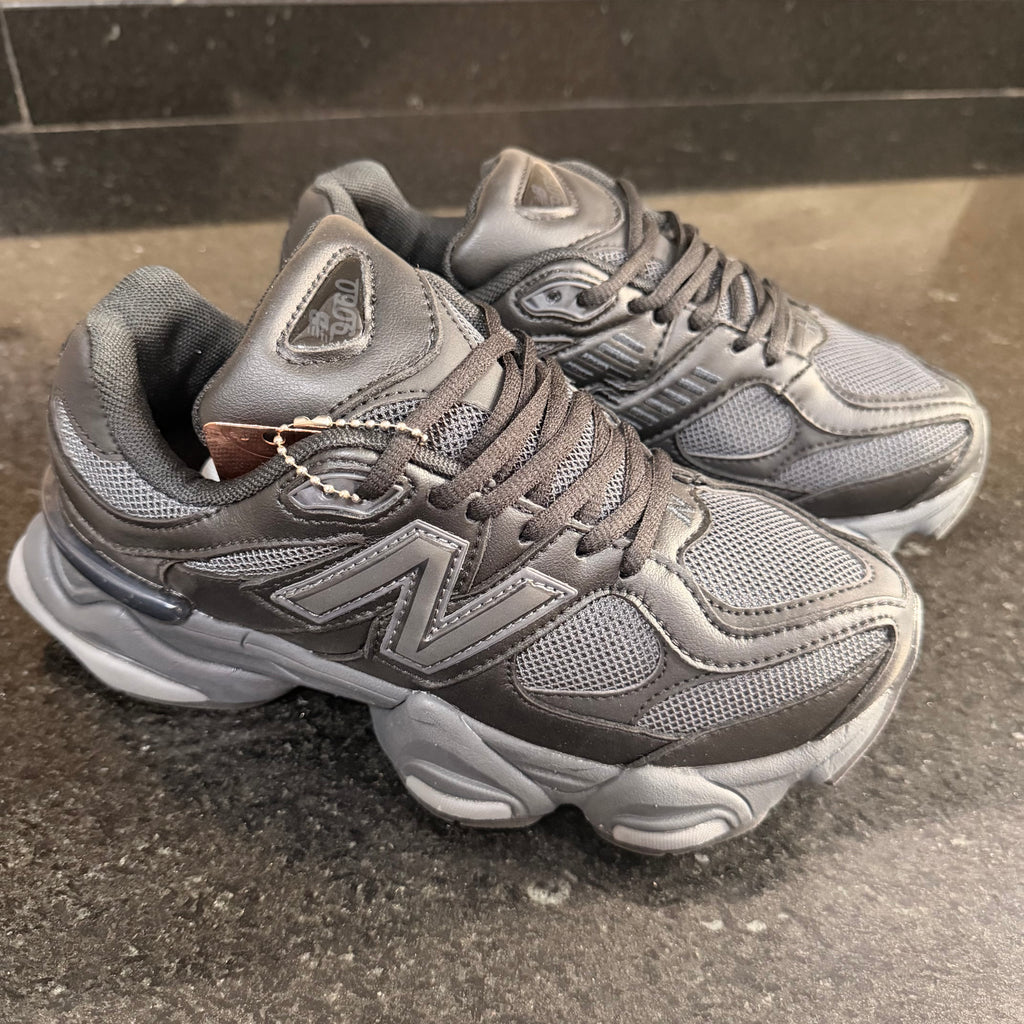 NB 9060 Black piel