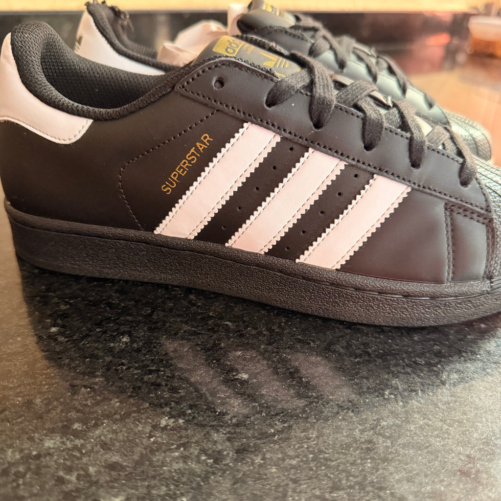 Superstar Black & White